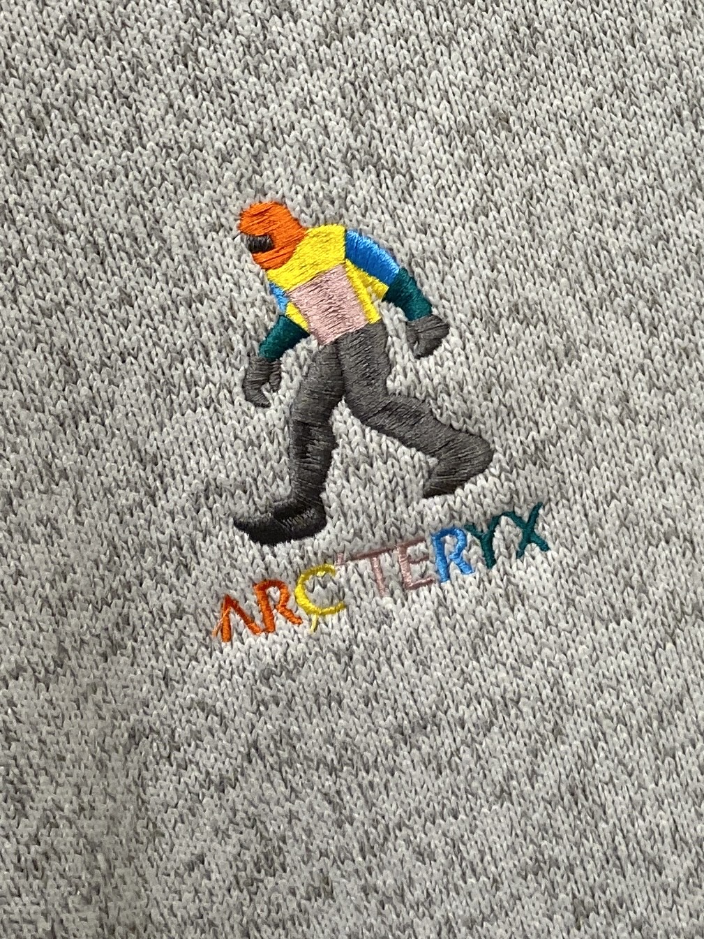 🌾退换！ 始祖鸟、2025新品卫衣外套，帅气时尚，胸前精致刺绣图案字母logo，简约百搭款。面料棉 不仅