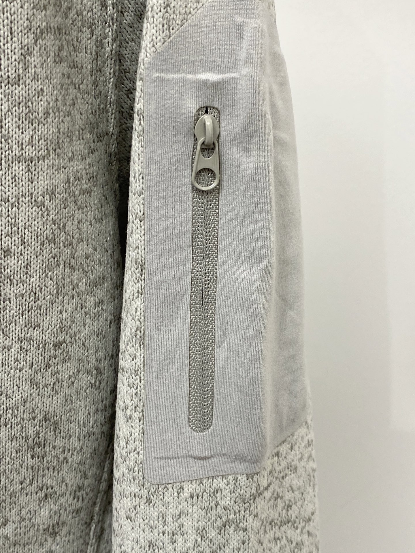 🌾退换！ 始祖鸟、2025新品卫衣外套，帅气时尚，胸前精致刺绣图案字母logo，简约百搭款。面料棉 不仅