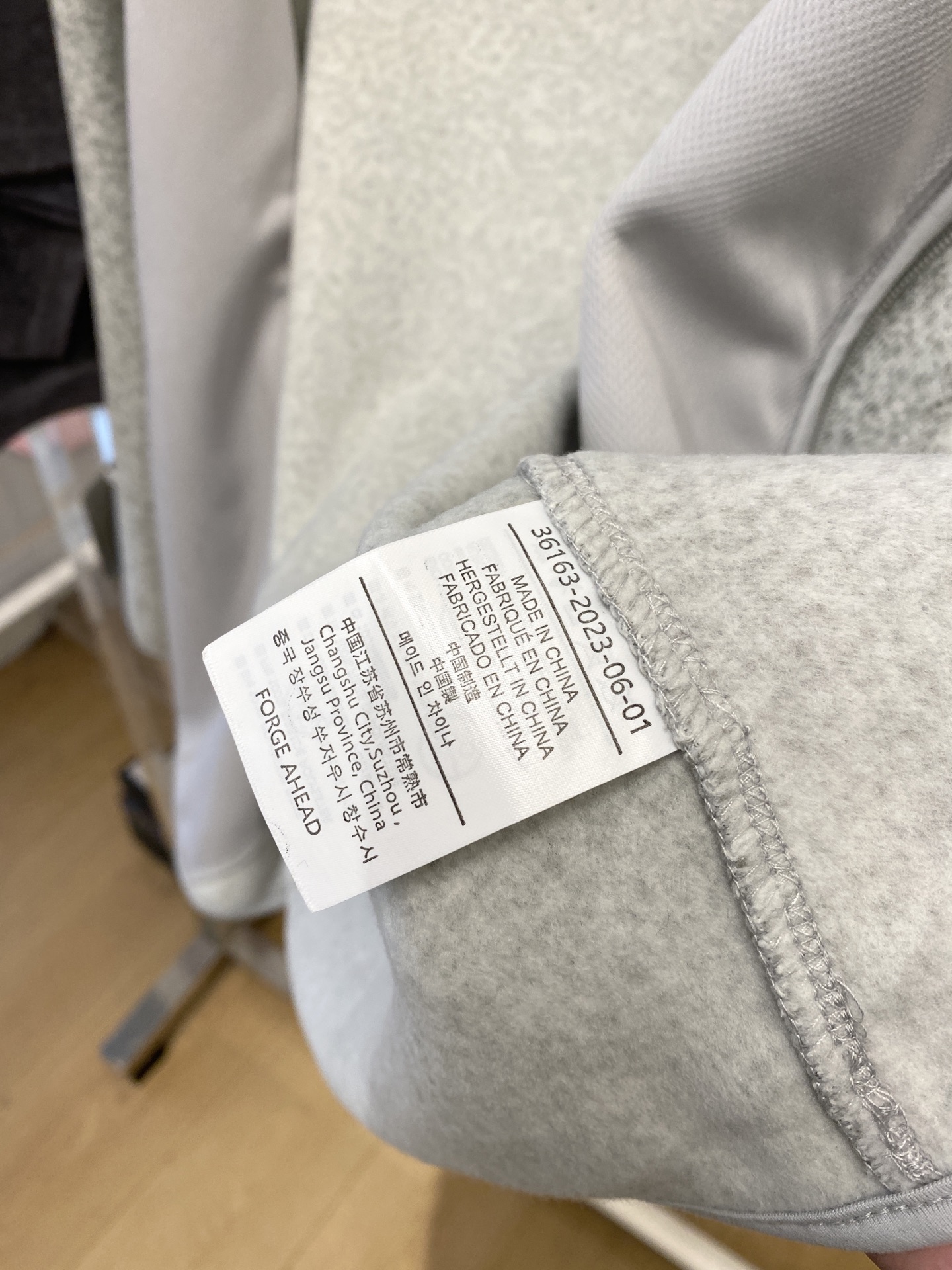 🌾退换！ 始祖鸟、2025新品卫衣外套，帅气时尚，胸前精致刺绣图案字母logo，简约百搭款。面料棉 不仅