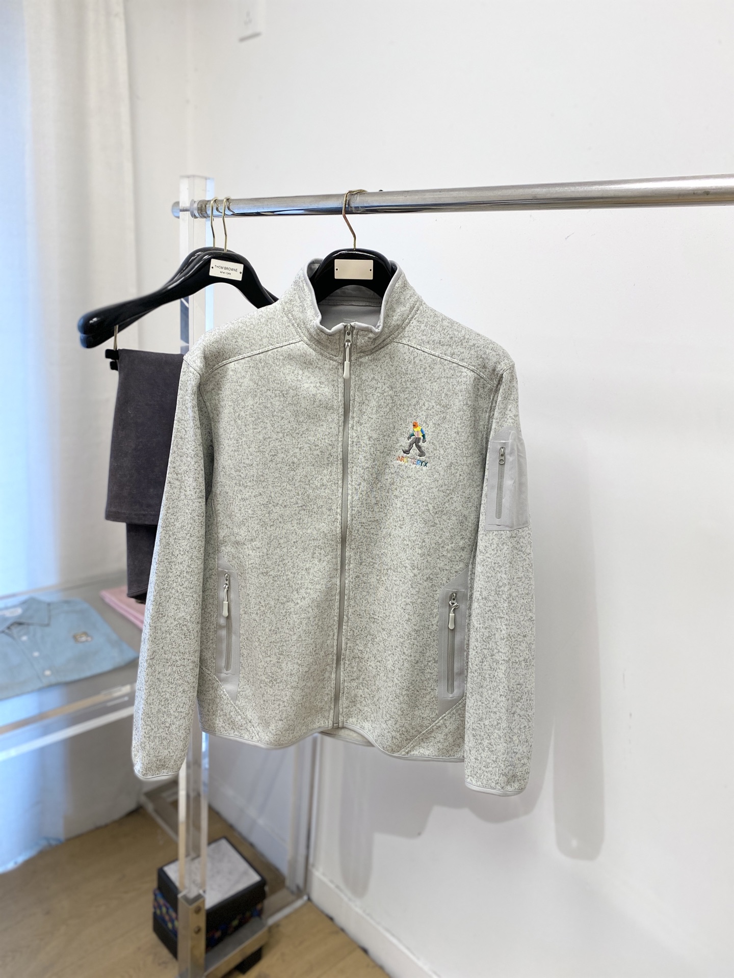 🌾退换！ 始祖鸟、2025新品卫衣外套，帅气时尚，胸前精致刺绣图案字母logo，简约百搭款。面料棉 不仅