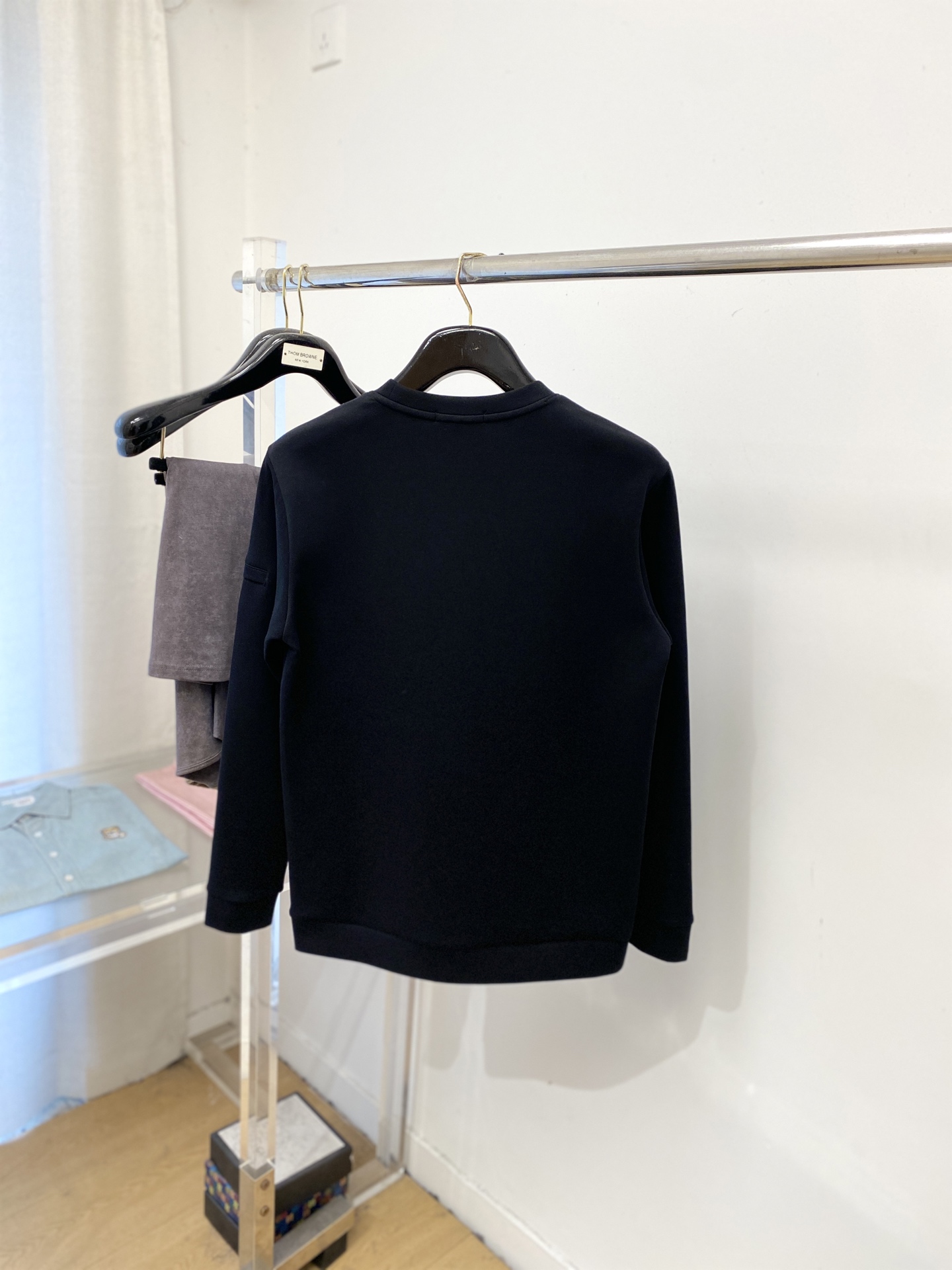 ￼ 🌾退换！ 普拉达、2025新品长袖卫衣，帅气时尚，胸前精致刺绣字母logo，简约百搭款。面料棉 不仅