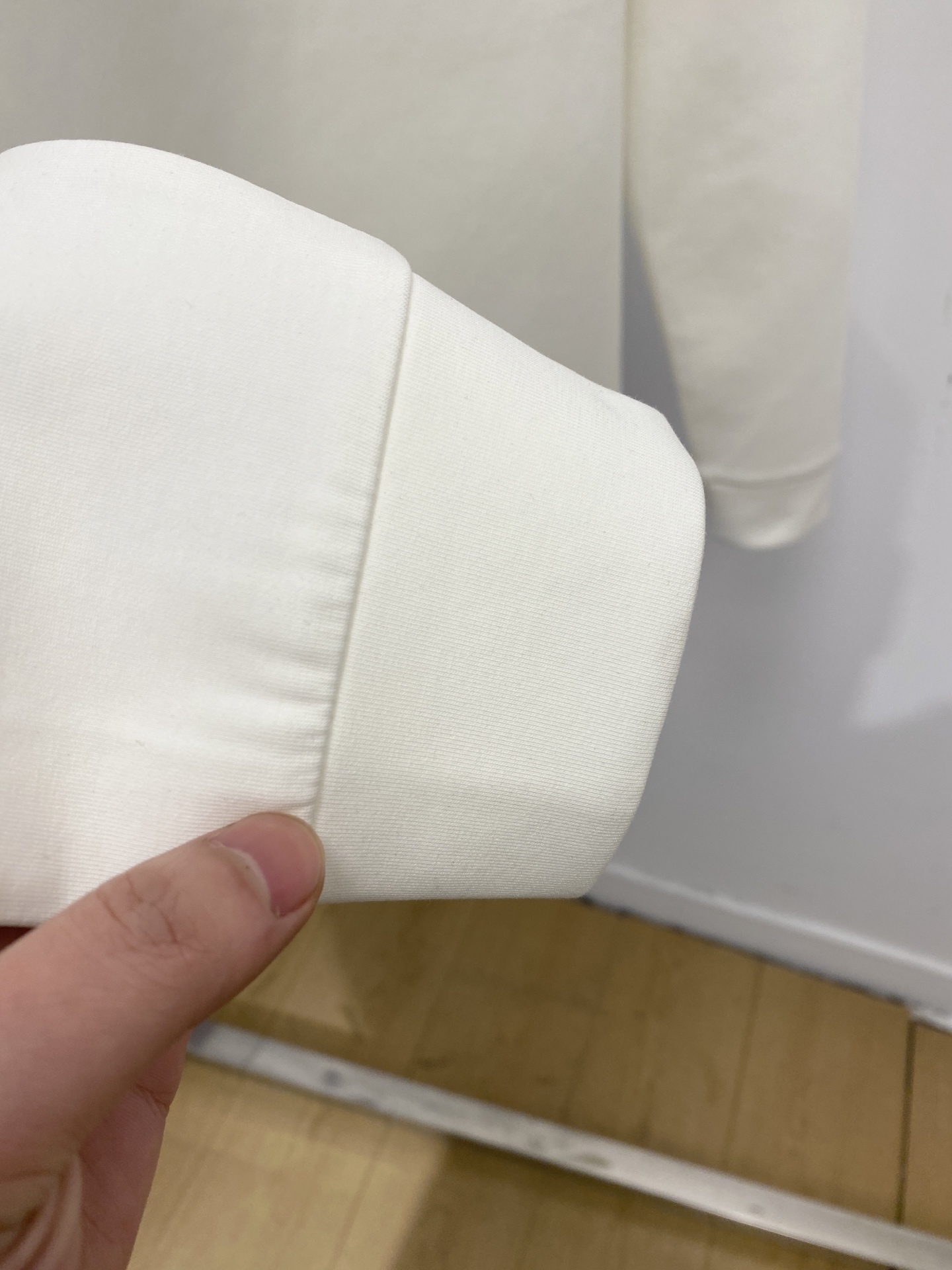 🌾退换！ 普拉达、2025新品长袖卫衣，帅气时尚，胸前精致刺绣字母logo，简约百搭款。面料棉 不仅挺括