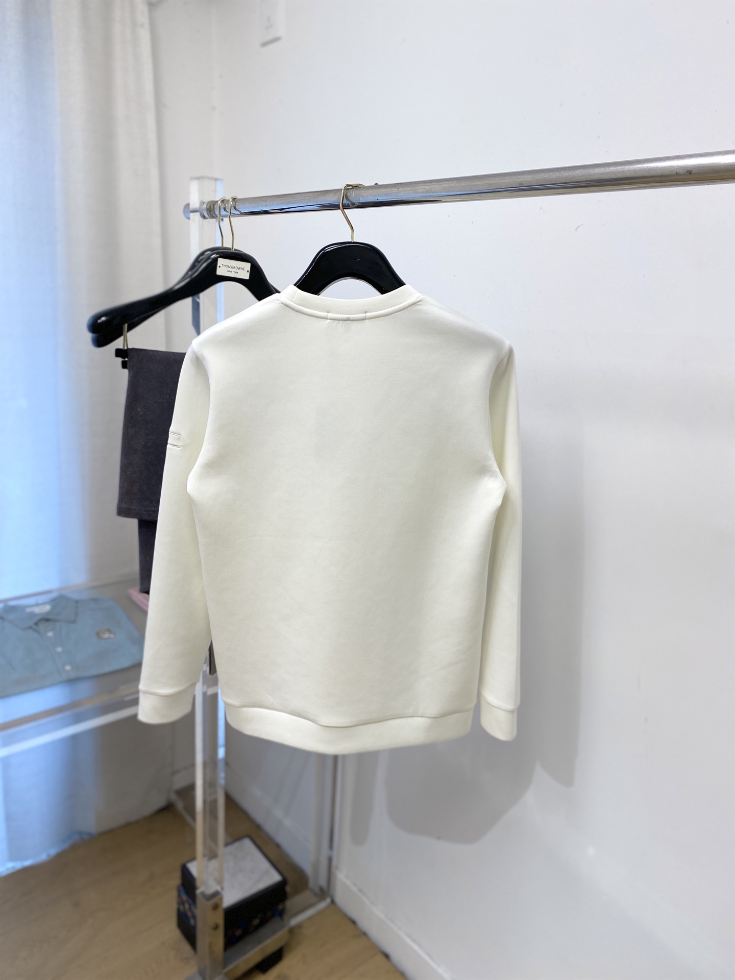 🌾退换！ 普拉达、2025新品长袖卫衣，帅气时尚，胸前精致刺绣字母logo，简约百搭款。面料棉 不仅挺括