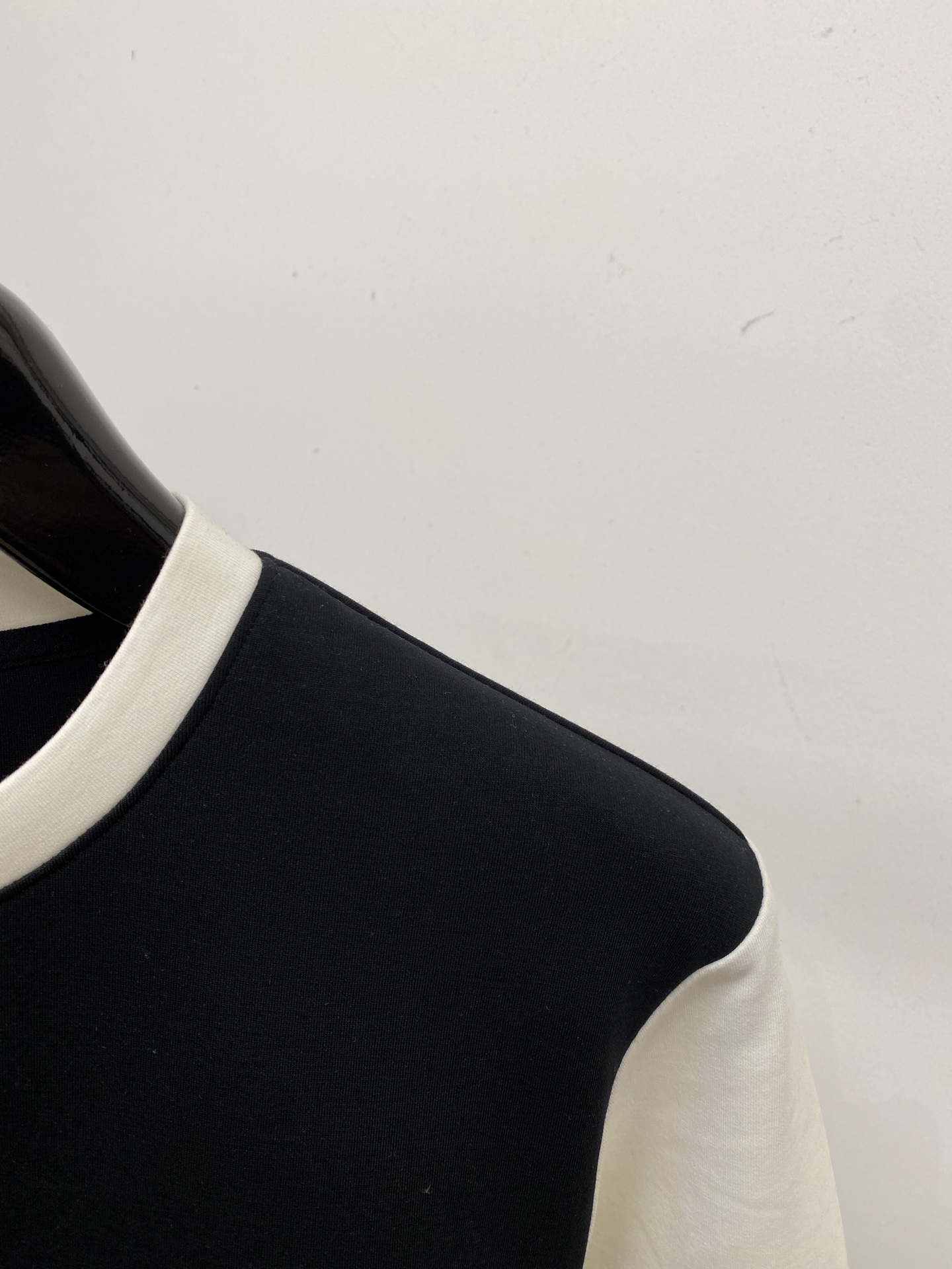 🌾退换！ 蒙口、2025新品长袖卫衣，帅气时尚，胸前刺绣装饰图案logo，简约百搭款。面料棉 不仅挺括，