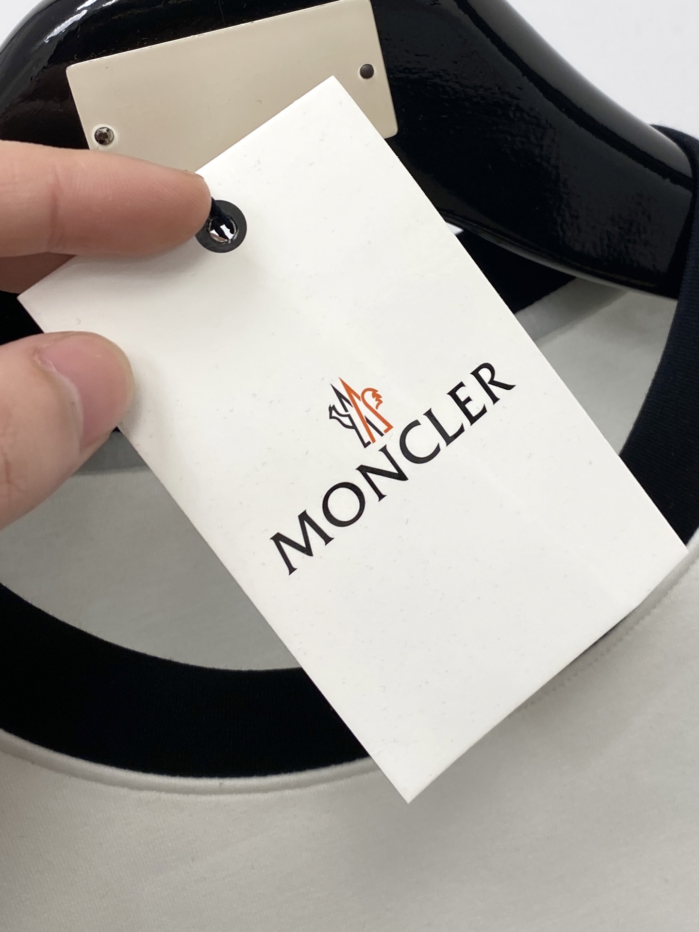 ￼ 🌾退换！ 蒙口、2025新品长袖卫衣，帅气时尚，胸前刺绣装饰图案logo，简约百搭款。面料棉 不仅挺