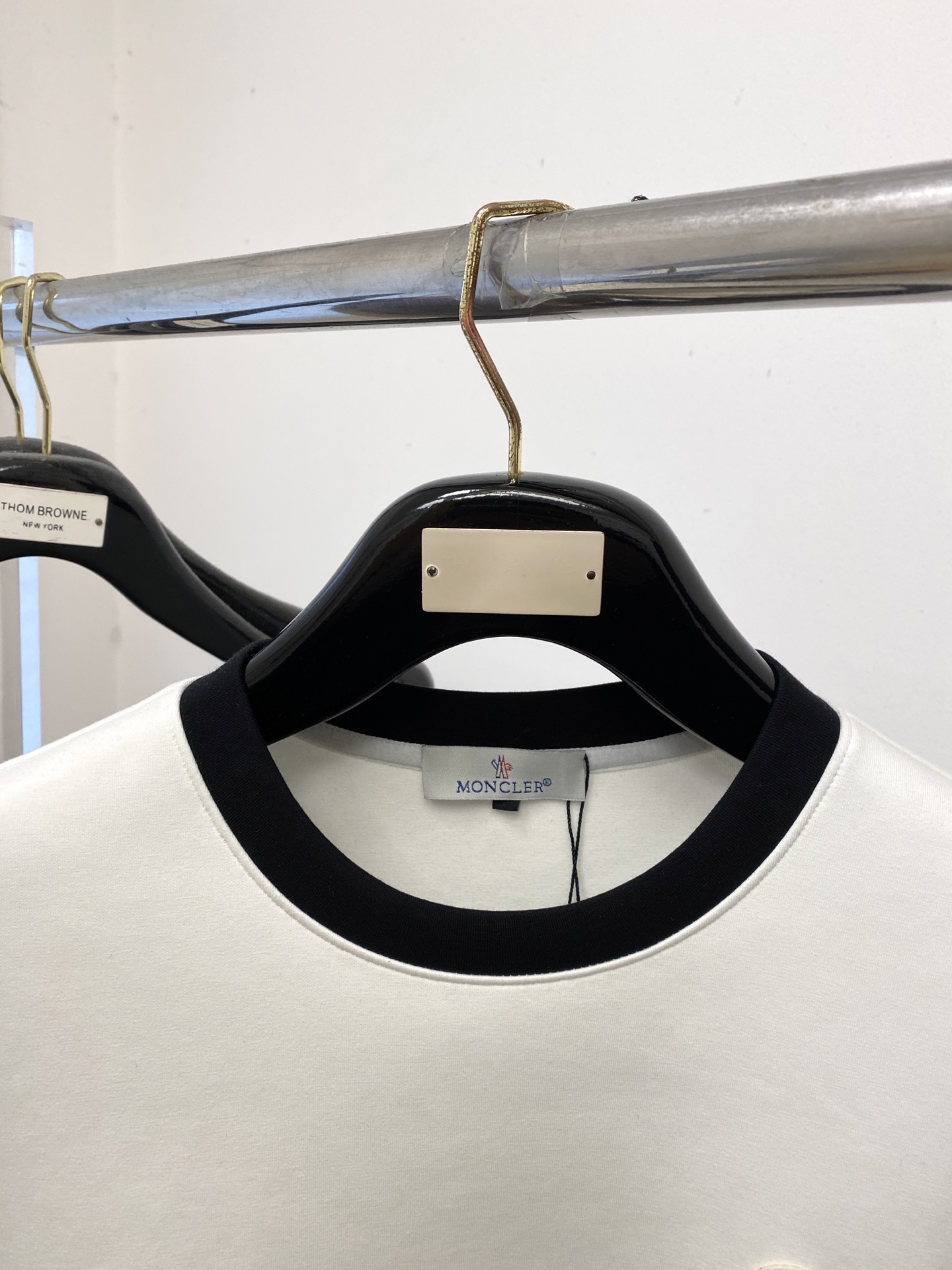 ￼ 🌾退换！ 蒙口、2025新品长袖卫衣，帅气时尚，胸前刺绣装饰图案logo，简约百搭款。面料棉 不仅挺