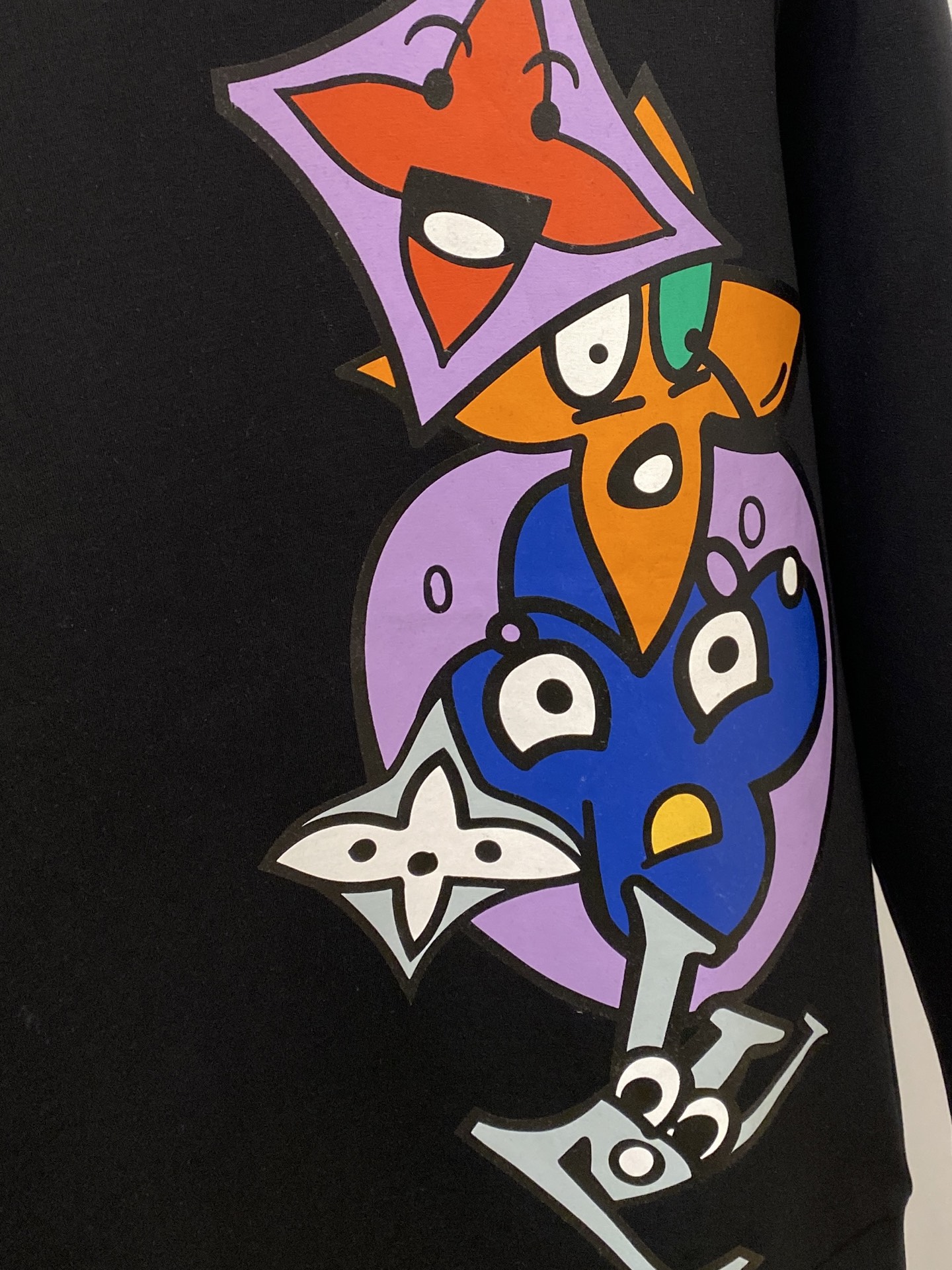 ￼ 🌾退换！ 路易威登、2025新品长袖卫衣，帅气时尚，胸前顶级印花字母图案logo，简约百搭款。面料棉