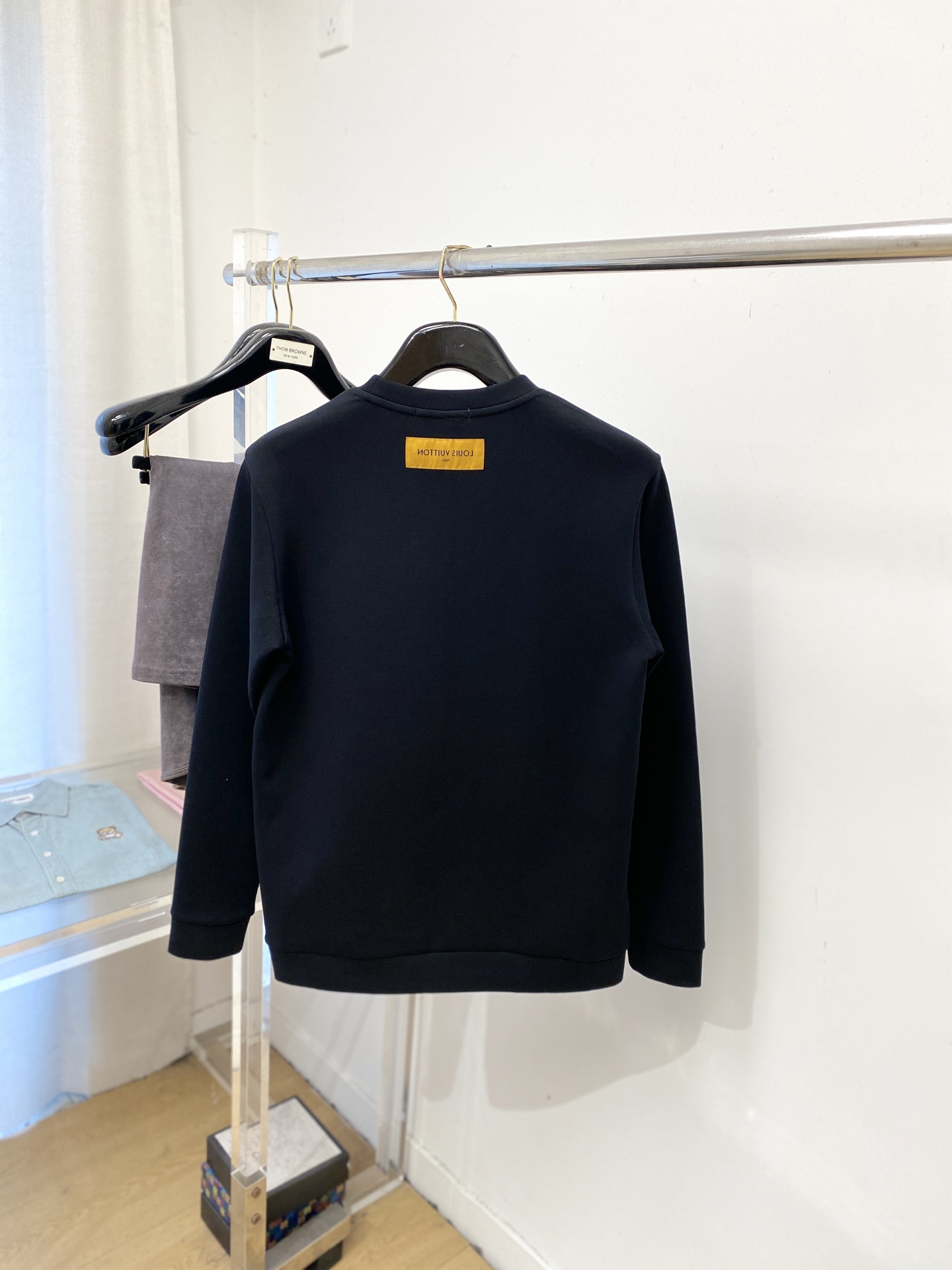 ￼ 🌾退换！ 路易威登、2025新品长袖卫衣，帅气时尚，胸前顶级印花字母图案logo，简约百搭款。面料棉