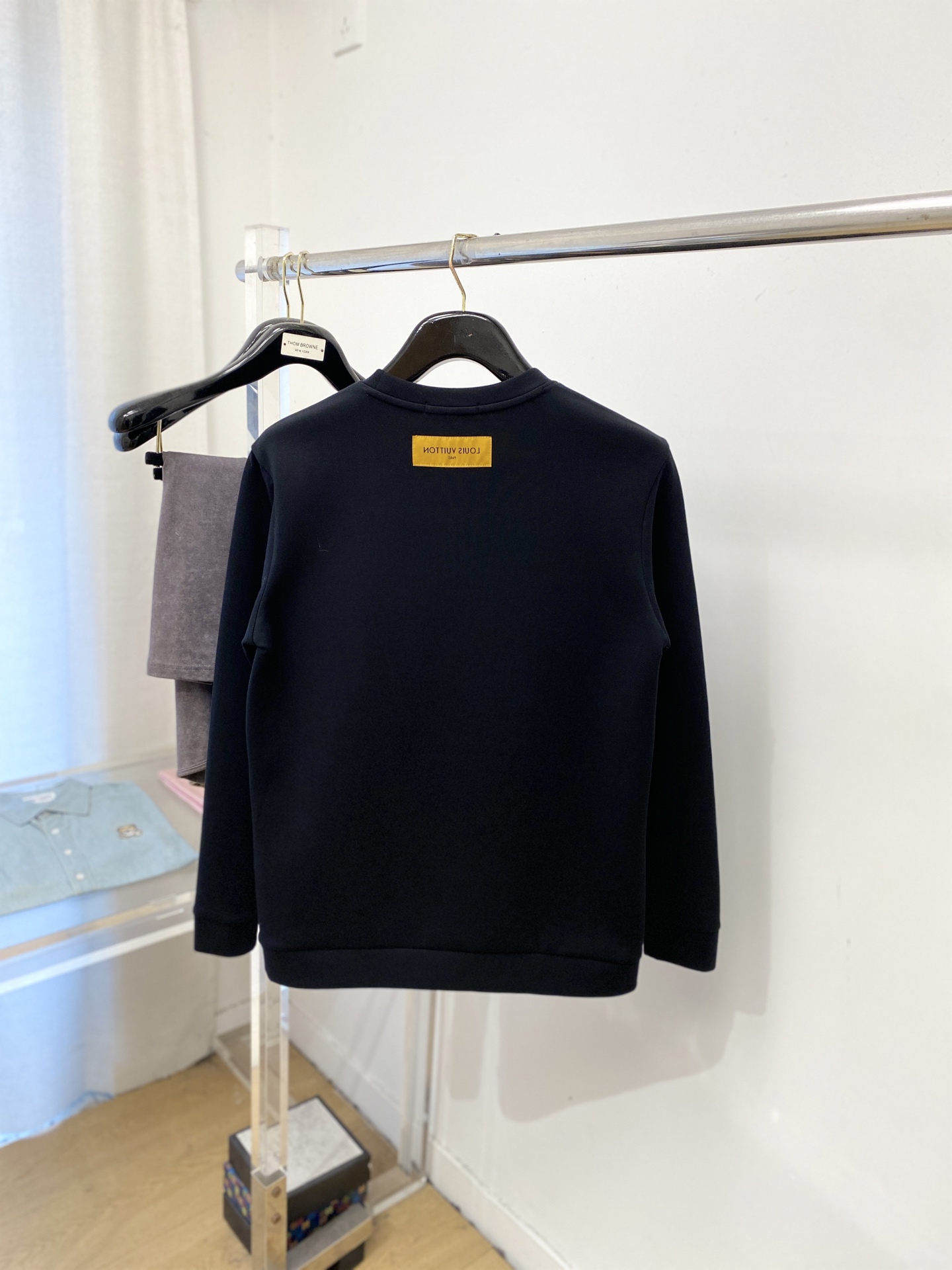 🌾退换！ 路易威登、2025新品长袖卫衣，帅气时尚，胸前设计凹凸字母logo，简约百搭款。面料棉 不仅挺