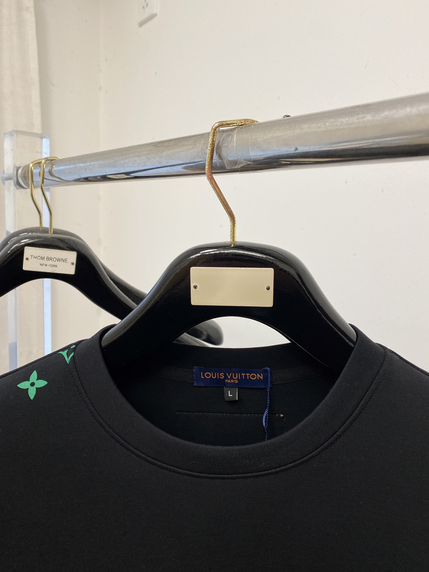 🌾退换！ 路易威登、2025新品长袖卫衣，帅气时尚，胸前设计凹凸字母logo，简约百搭款。面料棉 不仅挺