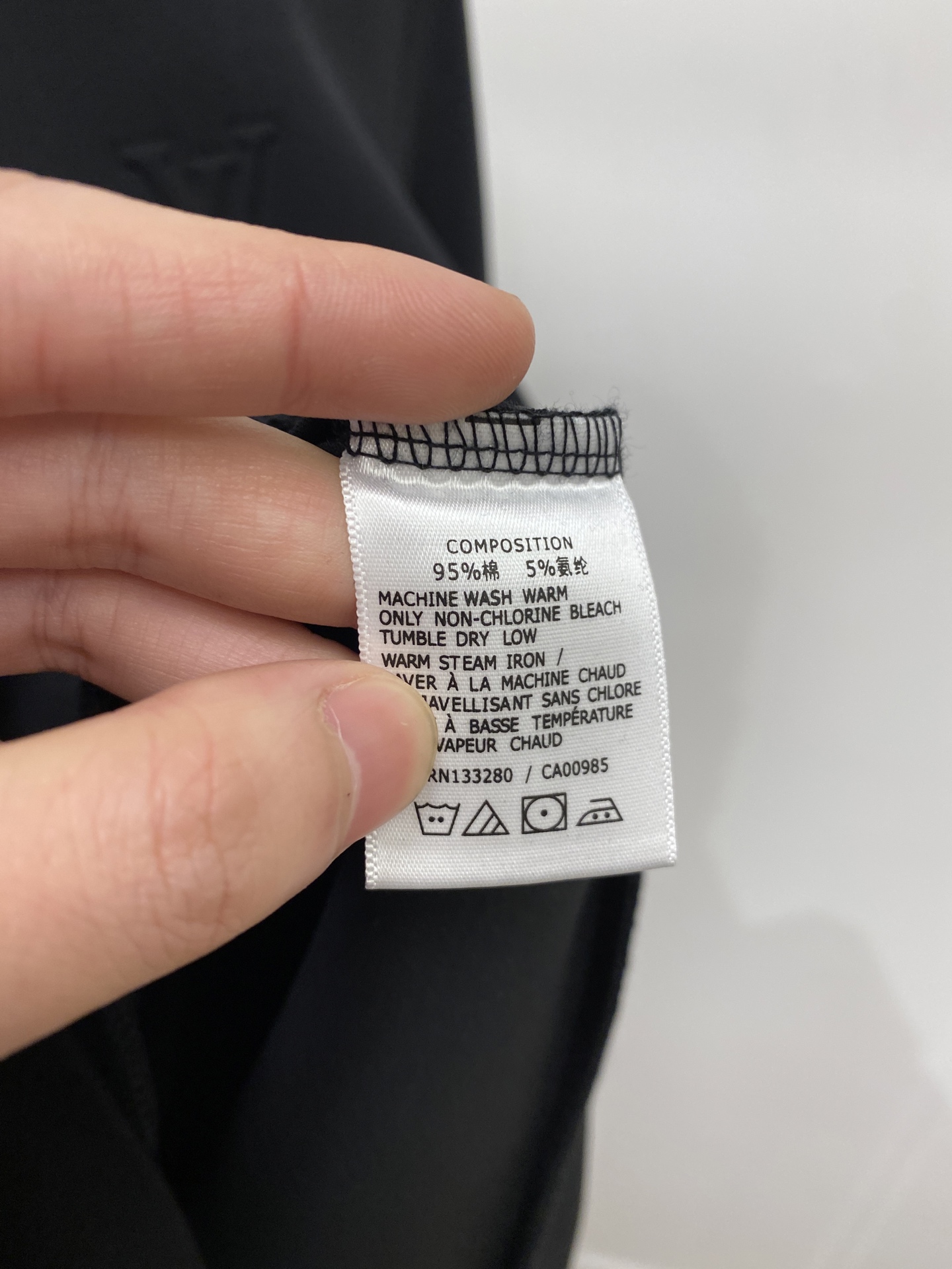 🌾退换！ 路易威登、2025新品长袖卫衣，帅气时尚，胸前设计凹凸字母logo，简约百搭款。面料棉 不仅挺