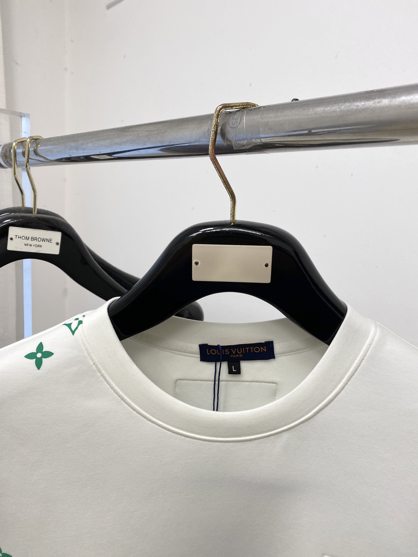 🌾退换！ 路易威登、2025新品长袖卫衣，帅气时尚，胸前设计凹凸字母logo，简约百搭款。面料棉 不仅挺