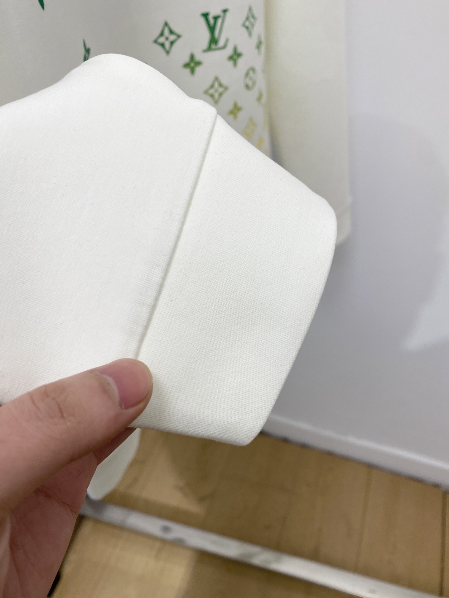 🌾退换！ 路易威登、2025新品长袖卫衣，帅气时尚，胸前设计凹凸字母logo，简约百搭款。面料棉 不仅挺