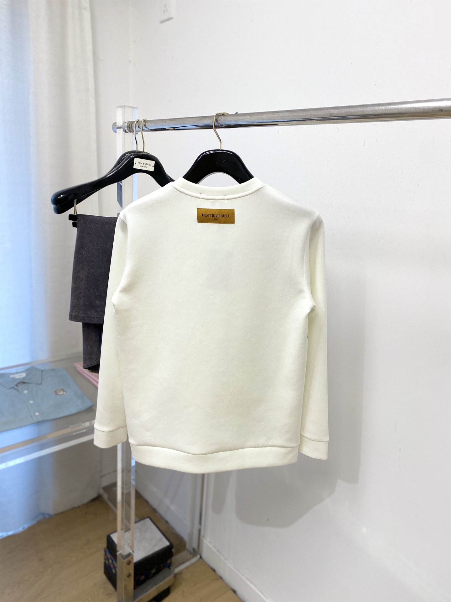 🌾退换！ 路易威登、2025新品长袖卫衣，帅气时尚，胸前设计凹凸字母logo，简约百搭款。面料棉 不仅挺