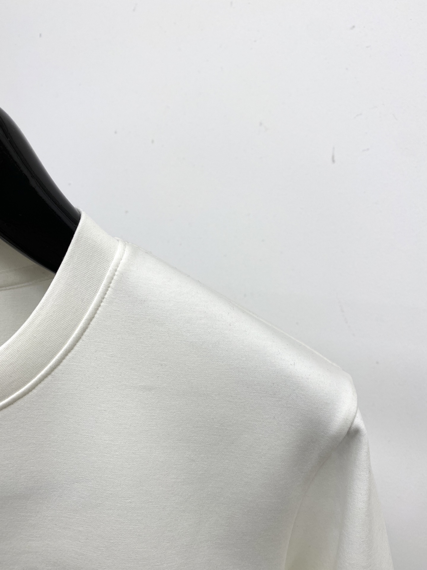 🌾退换！ 罗意威、2025新品长袖卫衣，帅气时尚，胸前精致刺绣图案字母logo，简约百搭款。面料棉 不仅