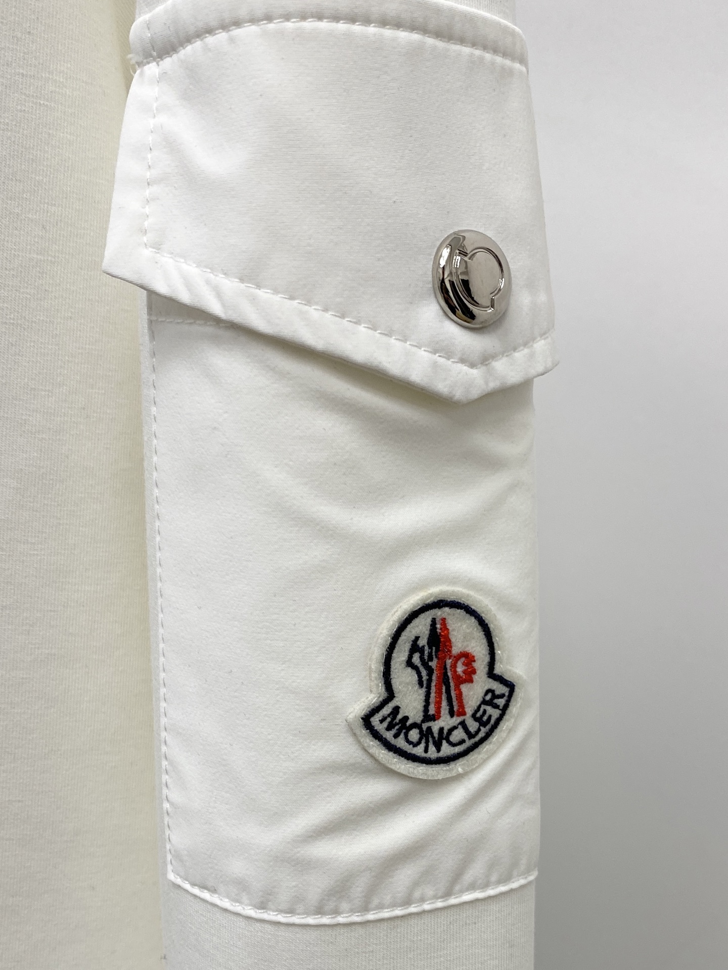 🌾退换！ 蒙口、2025新品长袖卫衣，帅气时尚，胸前精致刺绣图案logo，简约百搭款。面料棉 不仅挺括，