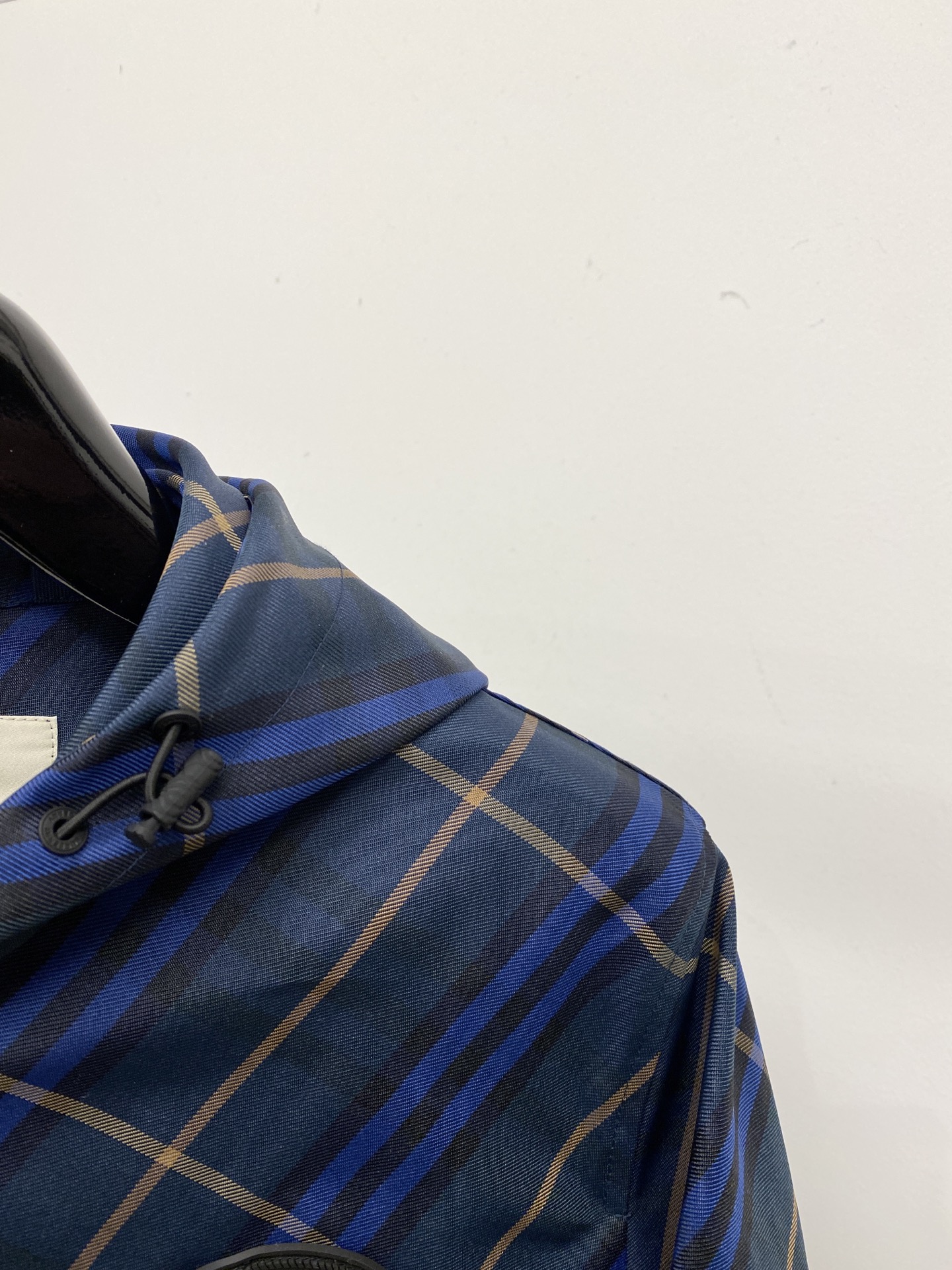 ￼ 🌾退换！巴宝莉、2025新品夹克外套，时尚帅气，简约百搭款，胸前刺绣装饰图案logo，定制原版面料，