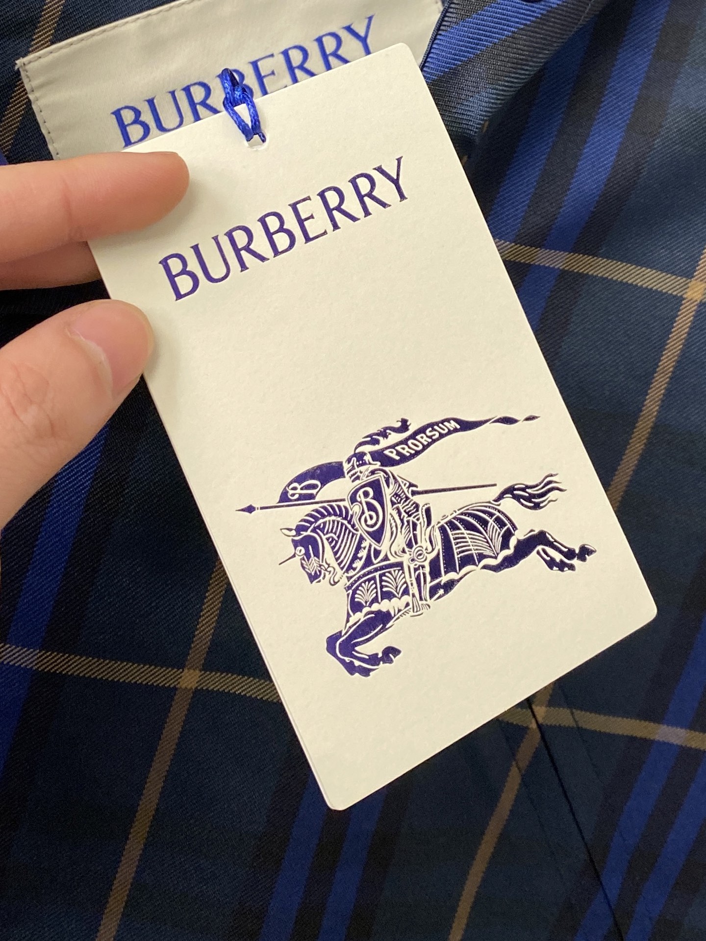 ￼ 🌾退换！巴宝莉、2025新品夹克外套，时尚帅气，简约百搭款，胸前刺绣装饰图案logo，定制原版面料，