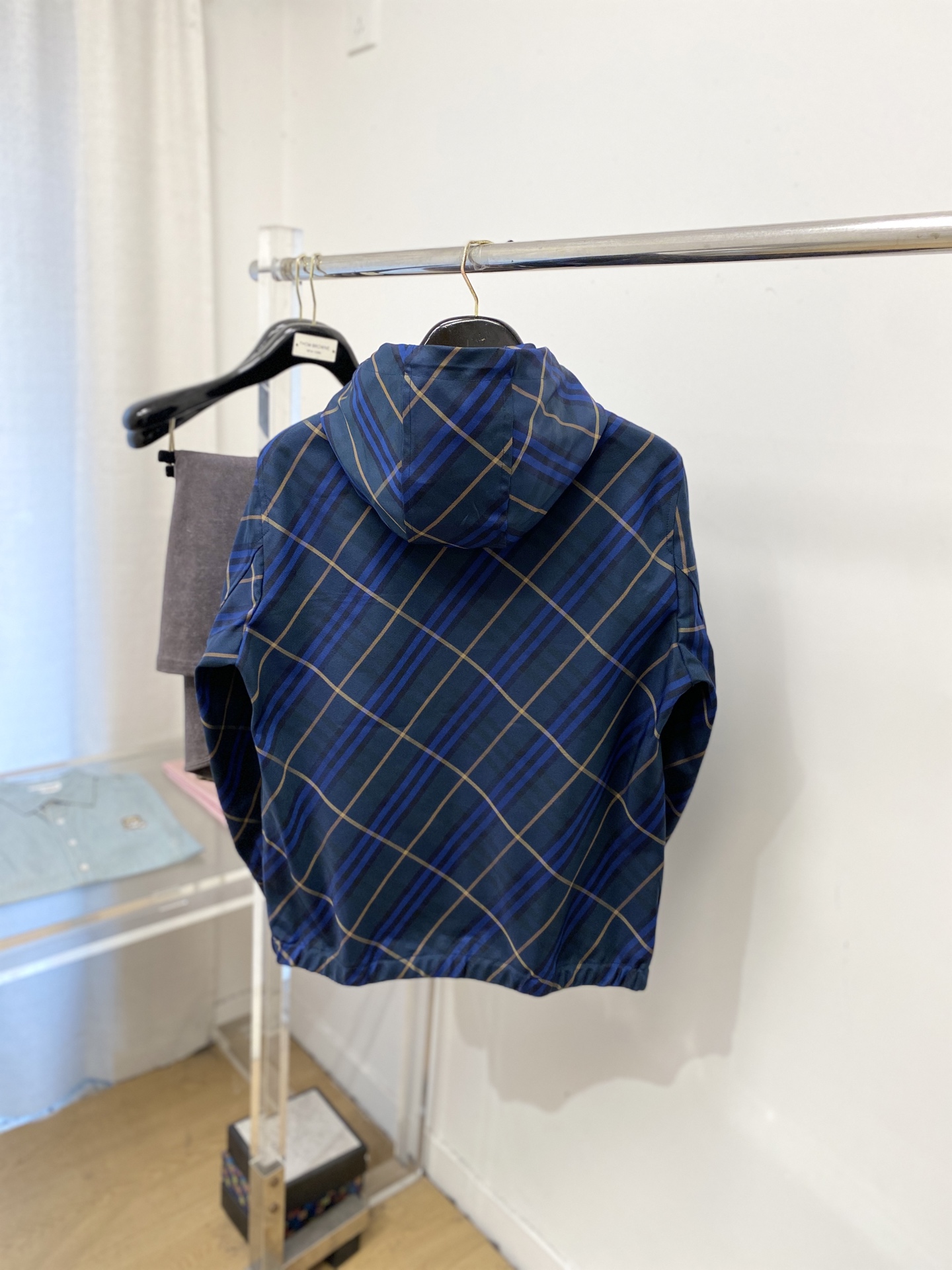 ￼ 🌾退换！巴宝莉、2025新品夹克外套，时尚帅气，简约百搭款，胸前刺绣装饰图案logo，定制原版面料，