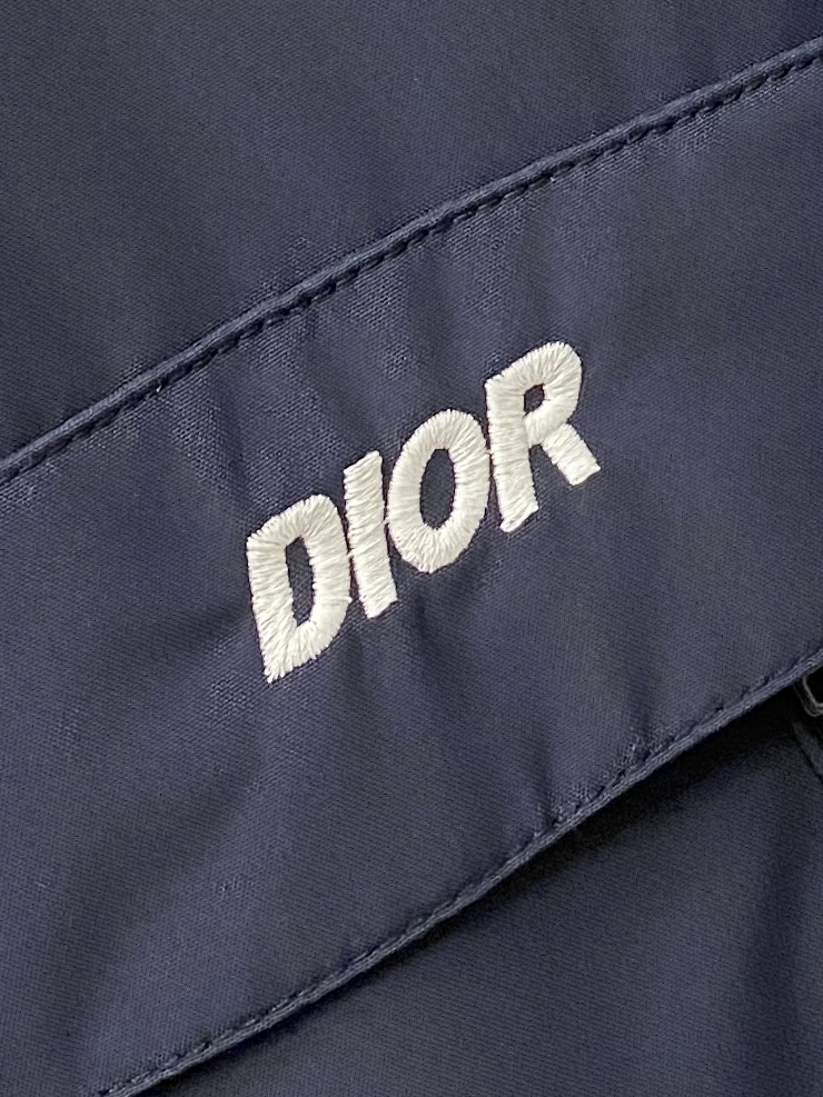 🌾退换！巴宝莉、2025新品夹克外套，时尚帅气，简约百搭款，胸前精致刺绣字母logo，定制原版面料，不仅