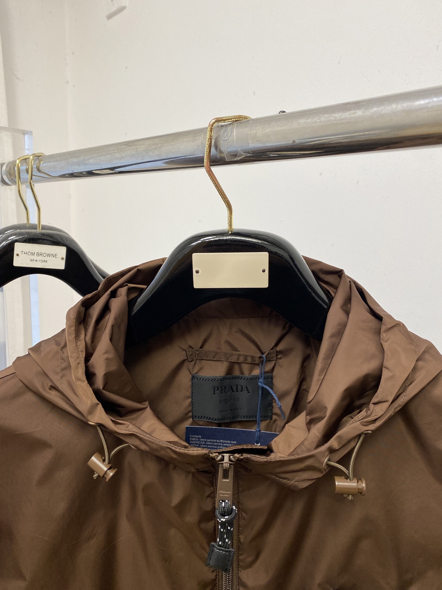 🌾退换！普拉达、2025新品夹克外套，时尚帅气，简约百搭款，胸前刺绣装饰图案logo，定制原版面料，不仅