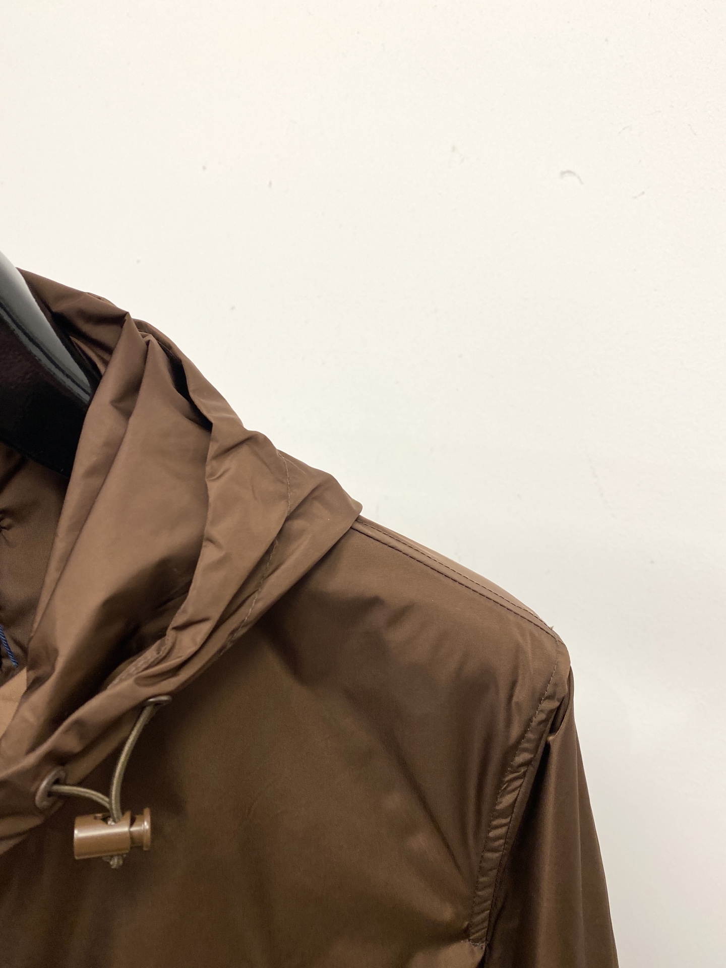 🌾退换！普拉达、2025新品夹克外套，时尚帅气，简约百搭款，胸前刺绣装饰图案logo，定制原版面料，不仅