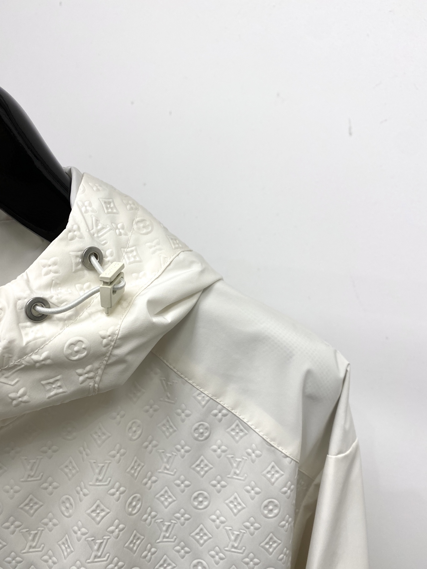 🌾退换！路易威登、2025新品夹克外套，时尚帅气，简约百搭款，胸前五金装饰字母logo，定制原版面料，不