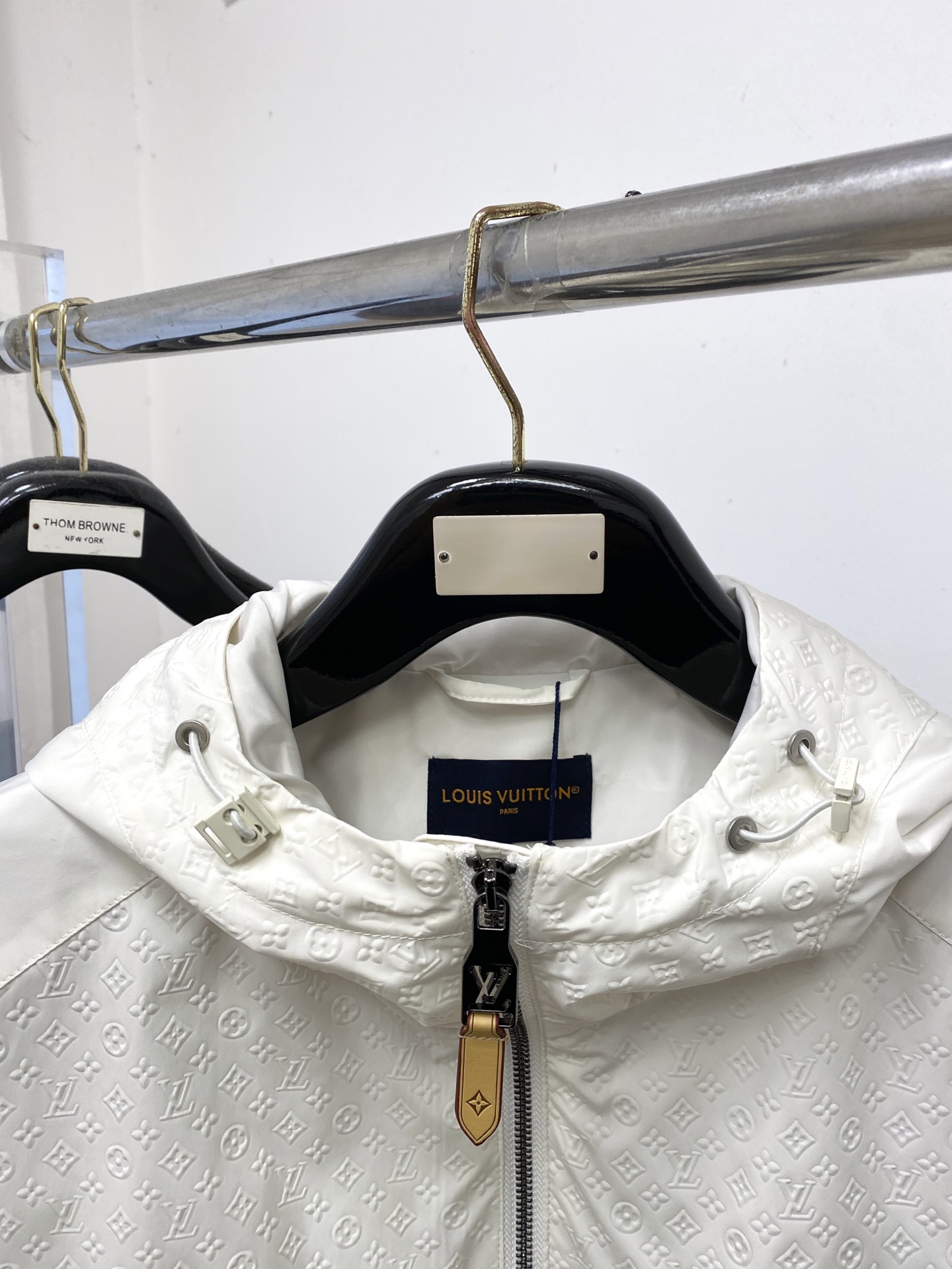 🌾退换！路易威登、2025新品夹克外套，时尚帅气，简约百搭款，胸前五金装饰字母logo，定制原版面料，不