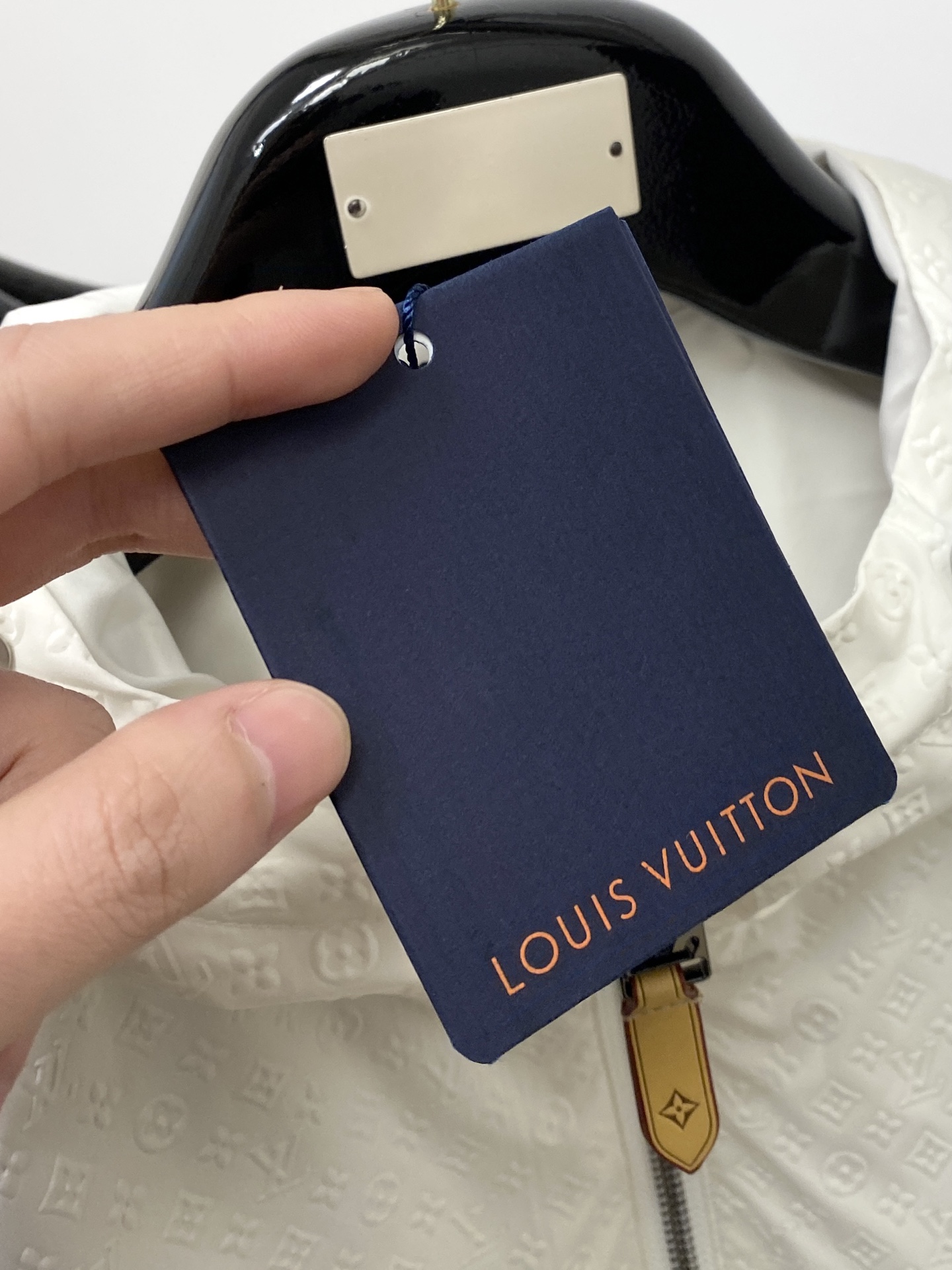 🌾退换！路易威登、2025新品夹克外套，时尚帅气，简约百搭款，胸前五金装饰字母logo，定制原版面料，不