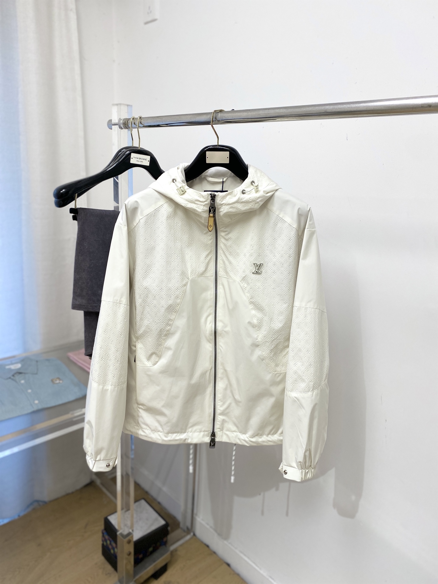 🌾退换！路易威登、2025新品夹克外套，时尚帅气，简约百搭款，胸前五金装饰字母logo，定制原版面料，不