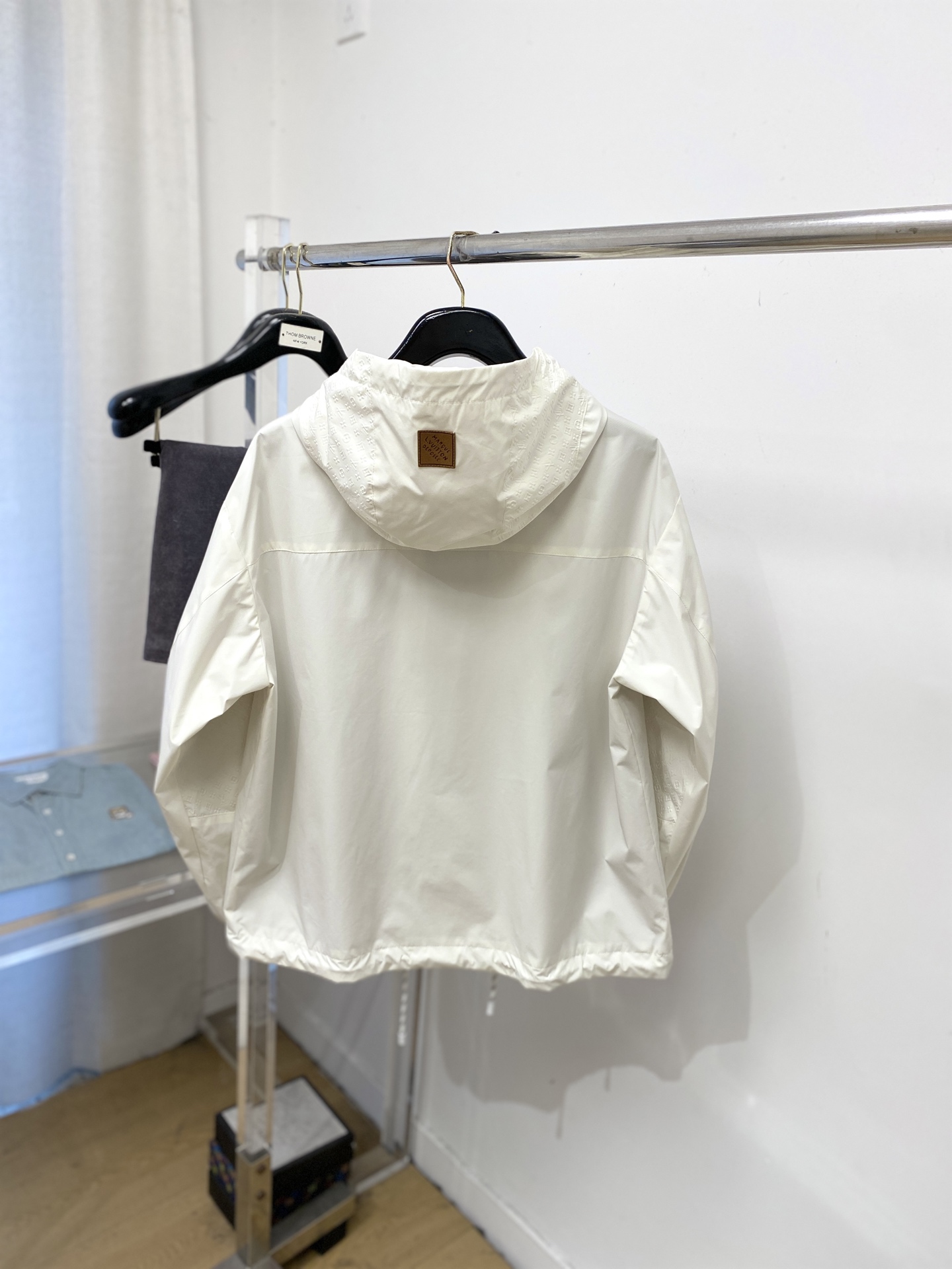 🌾退换！路易威登、2025新品夹克外套，时尚帅气，简约百搭款，胸前五金装饰字母logo，定制原版面料，不