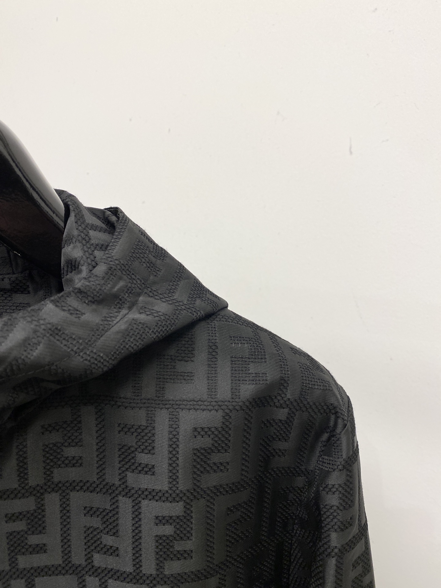 ￼ 🌾退换！芬迪、2025新品夹克外套，时尚帅气，简约百搭款，原版五金辅料logo，定制原版面料，不仅挺