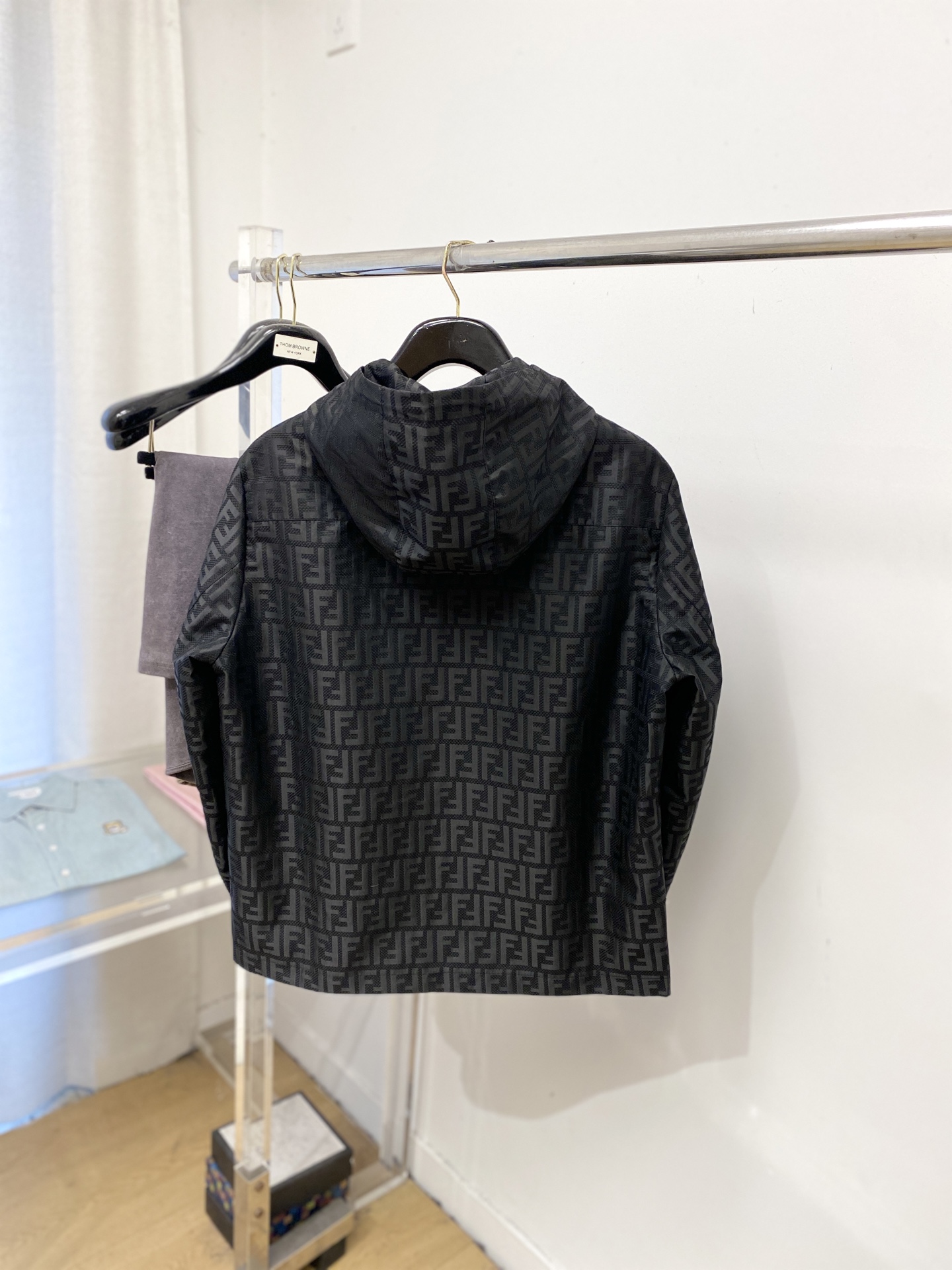 ￼ 🌾退换！芬迪、2025新品夹克外套，时尚帅气，简约百搭款，原版五金辅料logo，定制原版面料，不仅挺