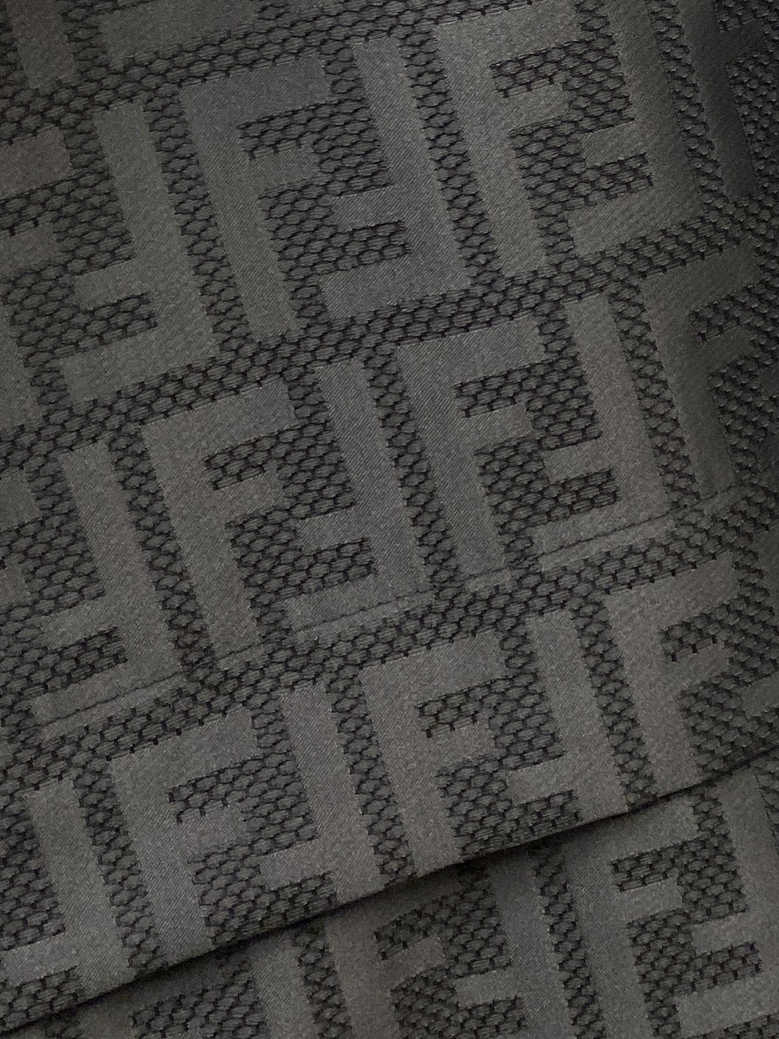 ￼ 🌾退换！芬迪、2025新品夹克外套，时尚帅气，简约百搭款，原版五金辅料logo，定制原版面料，不仅挺