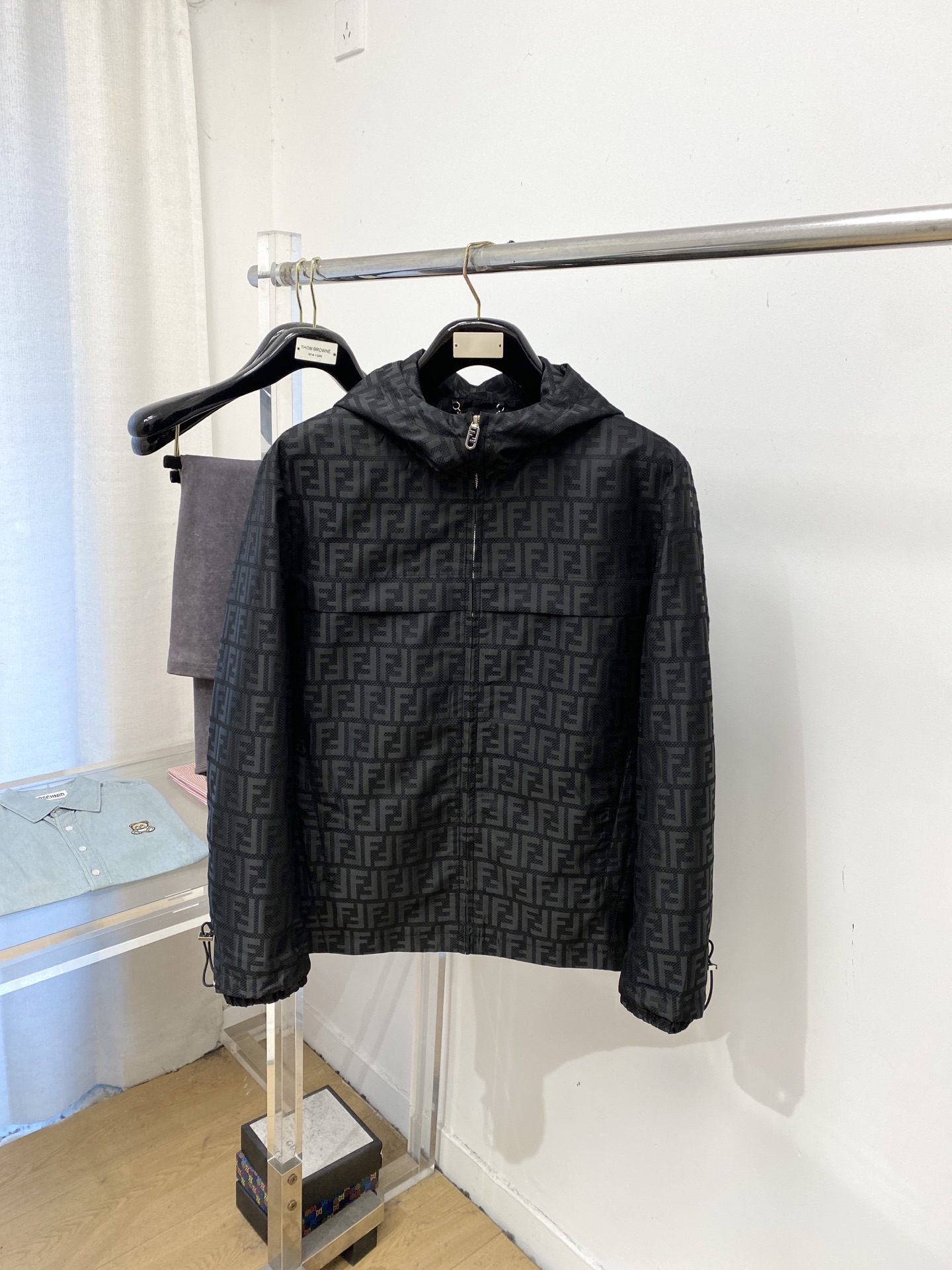 ￼ 🌾退换！芬迪、2025新品夹克外套，时尚帅气，简约百搭款，原版五金辅料logo，定制原版面料，不仅挺