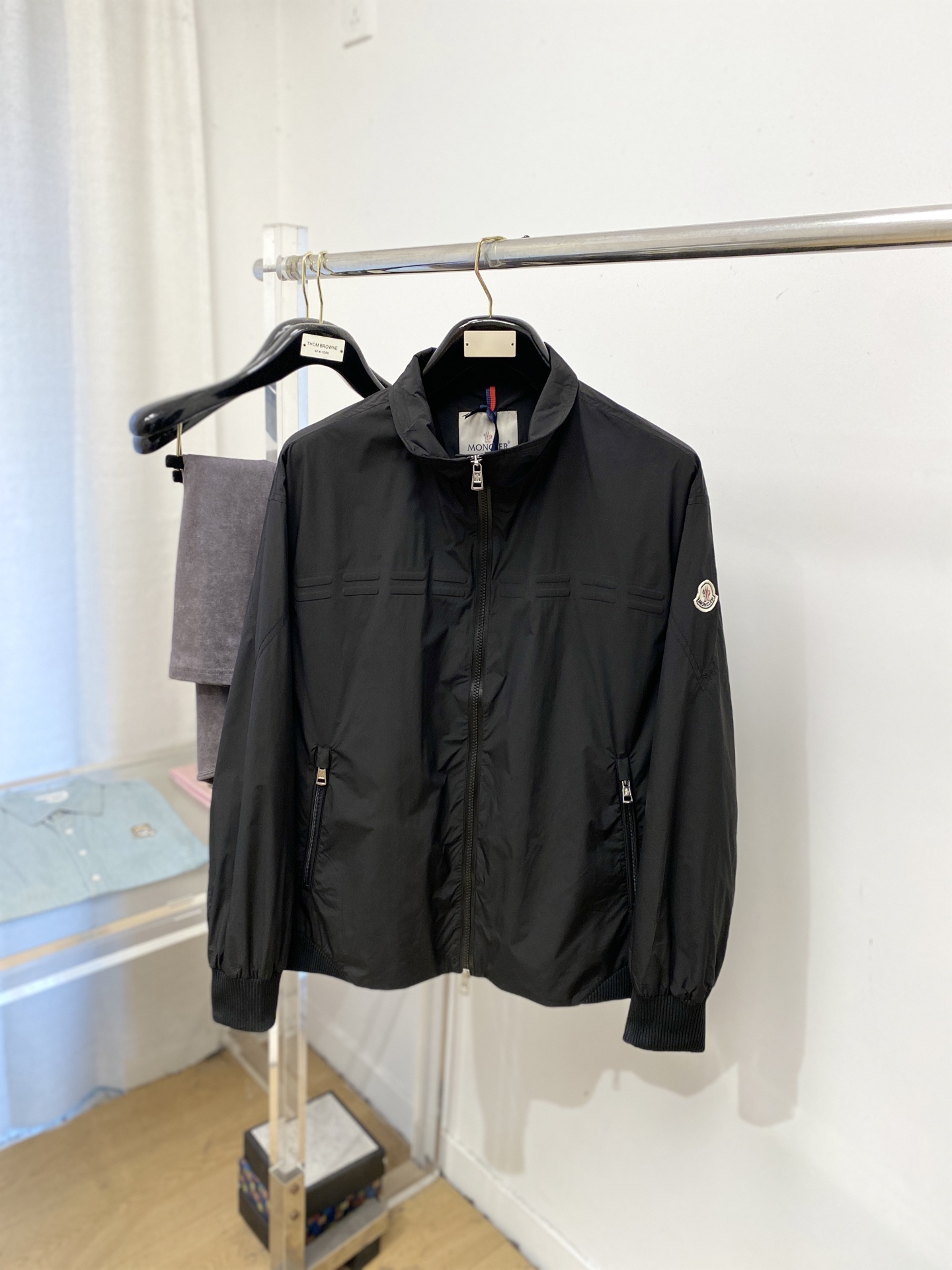 ￼ 🌾退换！蒙口、2025新品夹克外套，时尚帅气，简约百搭款，袖口刺绣装饰图案logo，定制原版面料，不