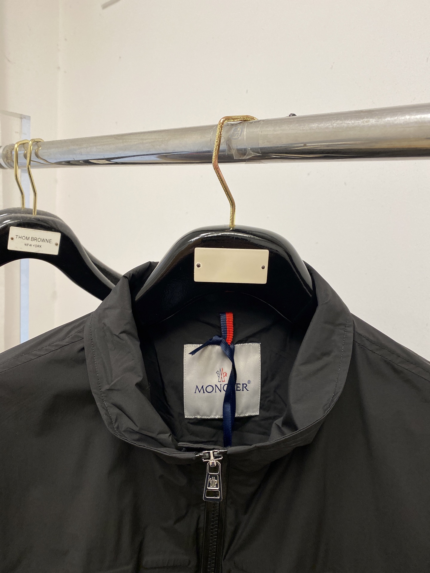 ￼ 🌾退换！蒙口、2025新品夹克外套，时尚帅气，简约百搭款，袖口刺绣装饰图案logo，定制原版面料，不