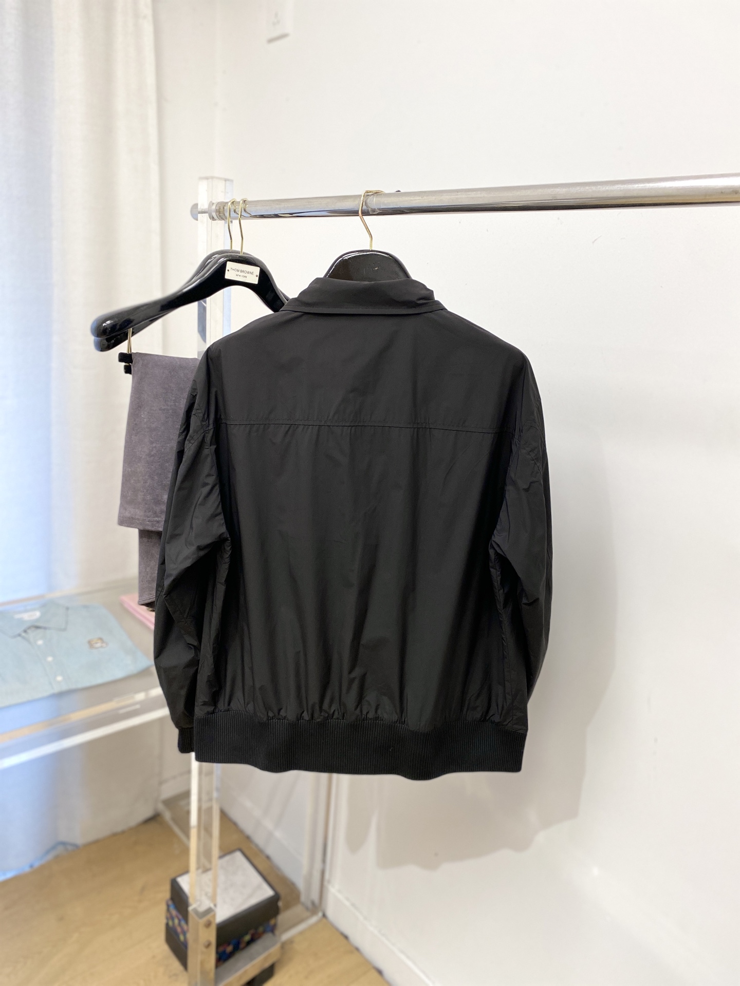 ￼ 🌾退换！蒙口、2025新品夹克外套，时尚帅气，简约百搭款，袖口刺绣装饰图案logo，定制原版面料，不