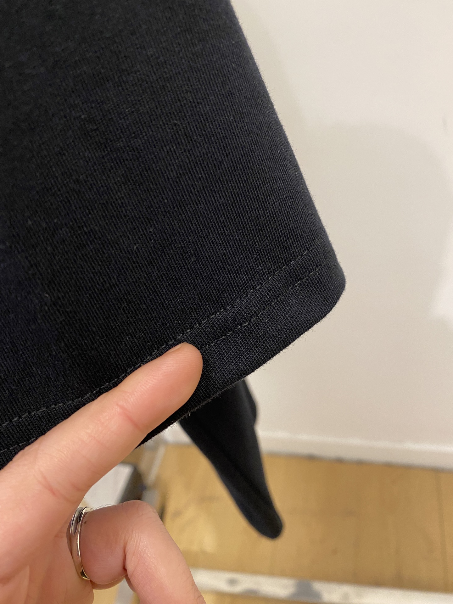 Celine 赛琳、2026新品短袖T恤，帅气时尚，简约百搭款。胸前精致刺绣图案logo，面料棉 不仅挺