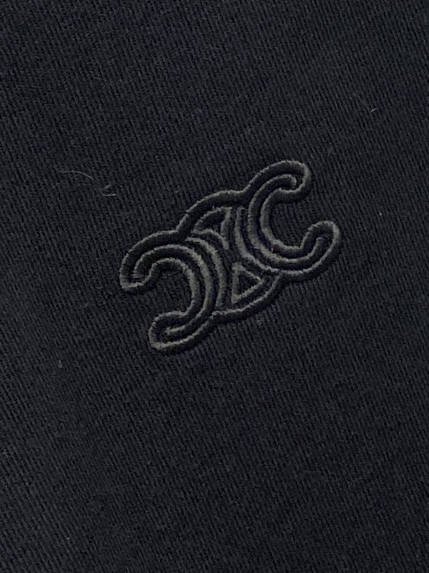 Celine 赛琳、2026新品短袖T恤，帅气时尚，简约百搭款。胸前精致刺绣图案logo，面料棉 不仅挺