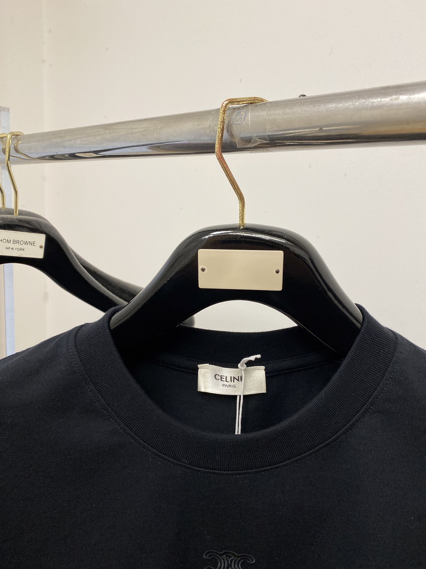 Celine 赛琳、2026新品短袖T恤，帅气时尚，简约百搭款。胸前精致刺绣图案logo，面料棉 不仅挺