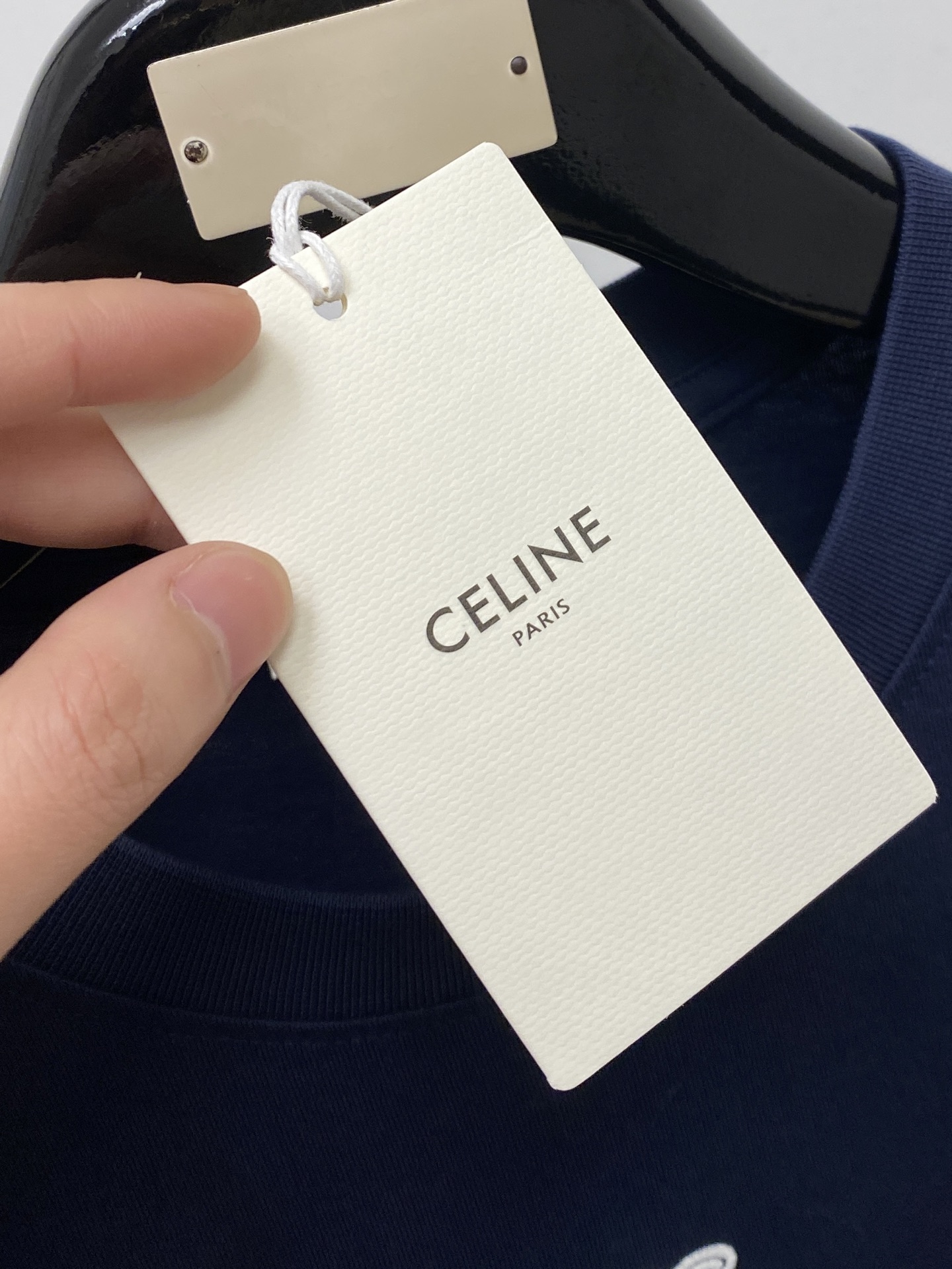 Celine 赛琳、2026新品短袖T恤，帅气时尚，简约百搭款。胸前精致刺绣图案logo，面料棉 不仅挺