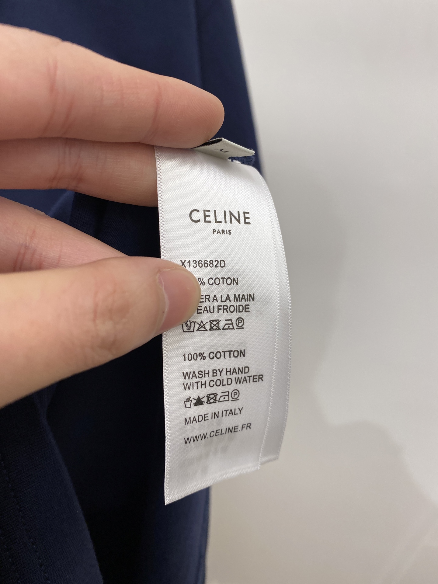 Celine 赛琳、2026新品短袖T恤，帅气时尚，简约百搭款。胸前精致刺绣图案logo，面料棉 不仅挺