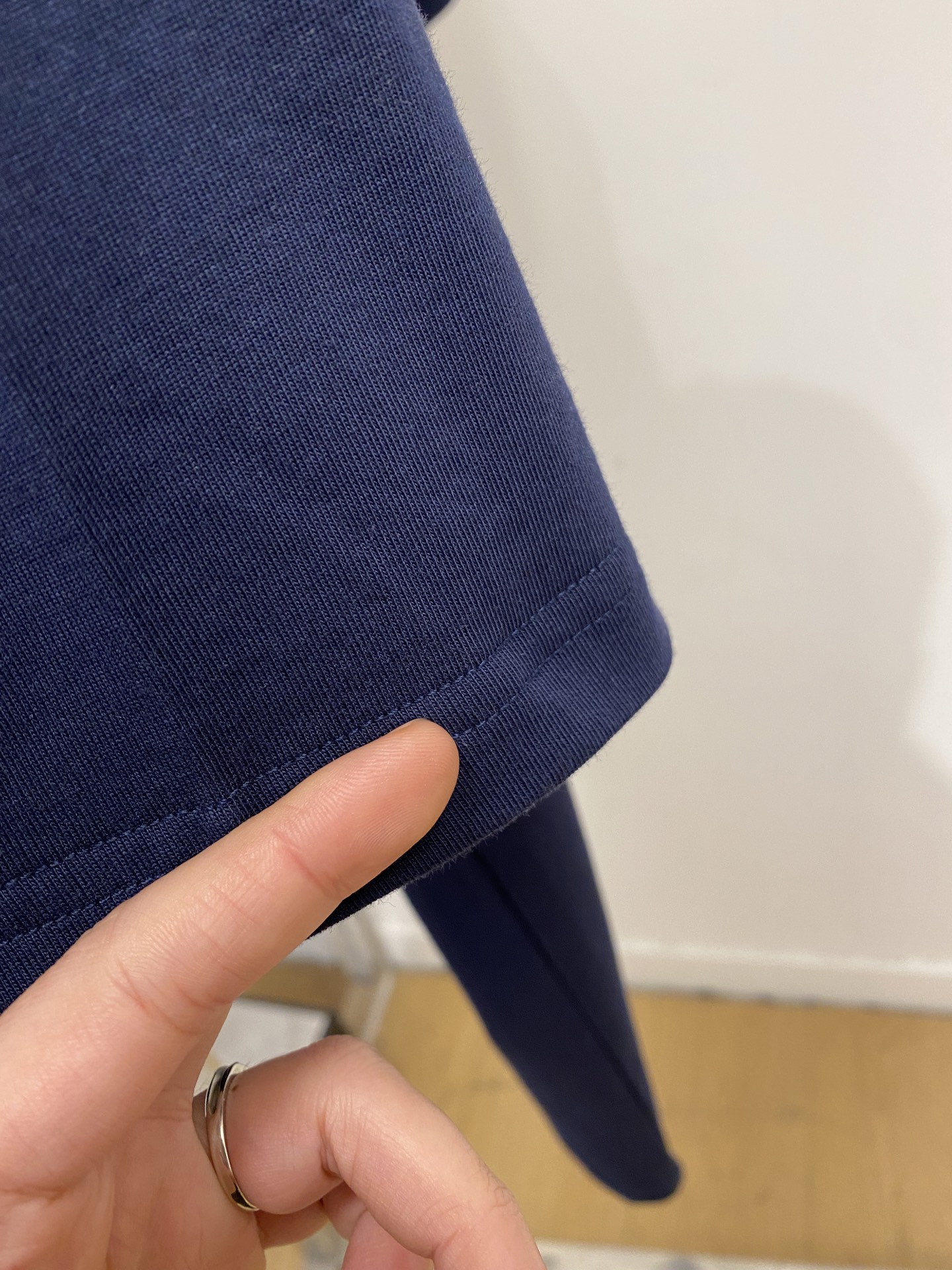 Celine 赛琳、2026新品短袖T恤，帅气时尚，简约百搭款。胸前精致刺绣图案logo，面料棉 不仅挺