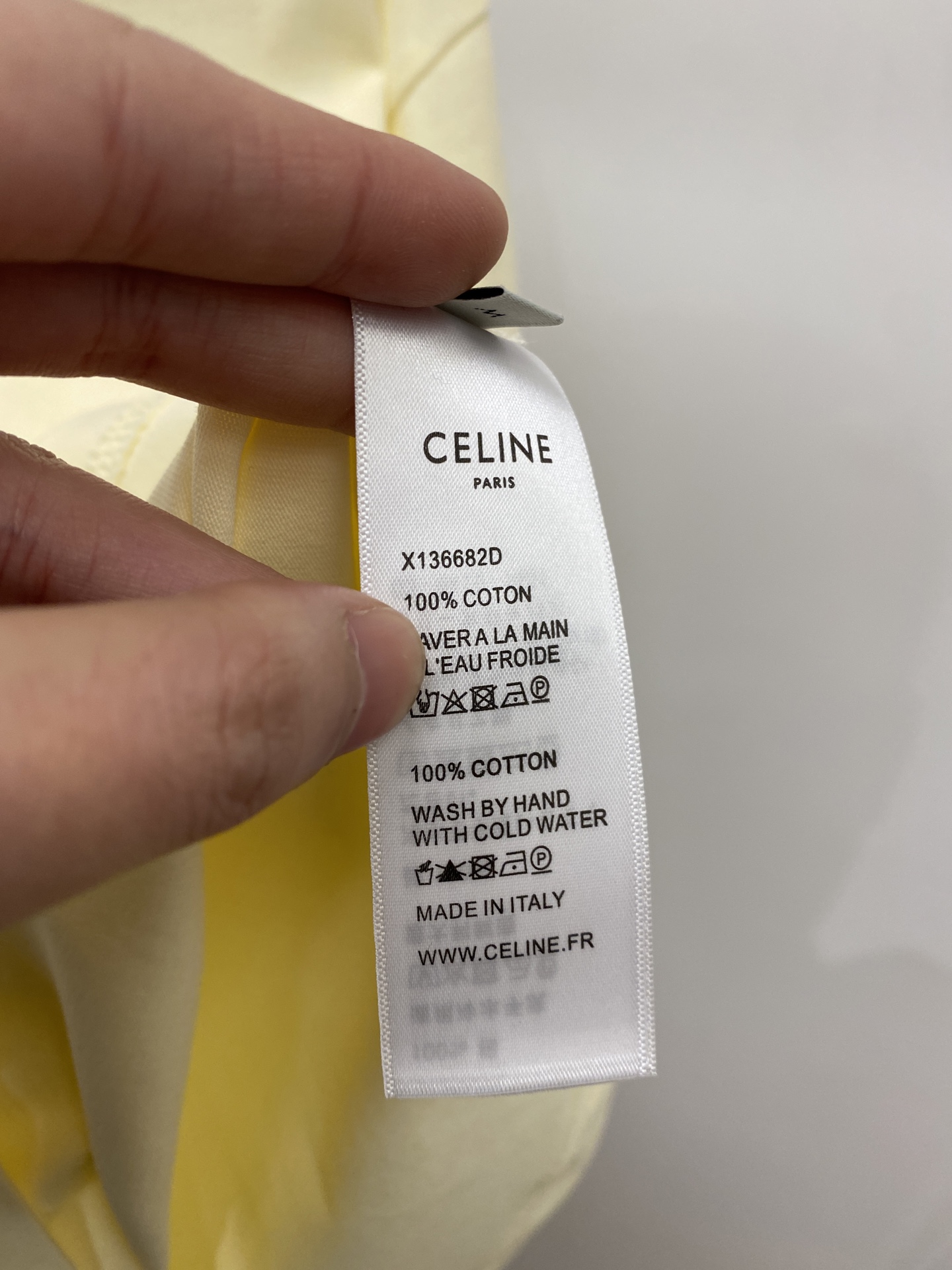Celine 赛琳、2026新品短袖T恤，帅气时尚，简约百搭款。胸前精致刺绣图案logo，面料棉 不仅挺