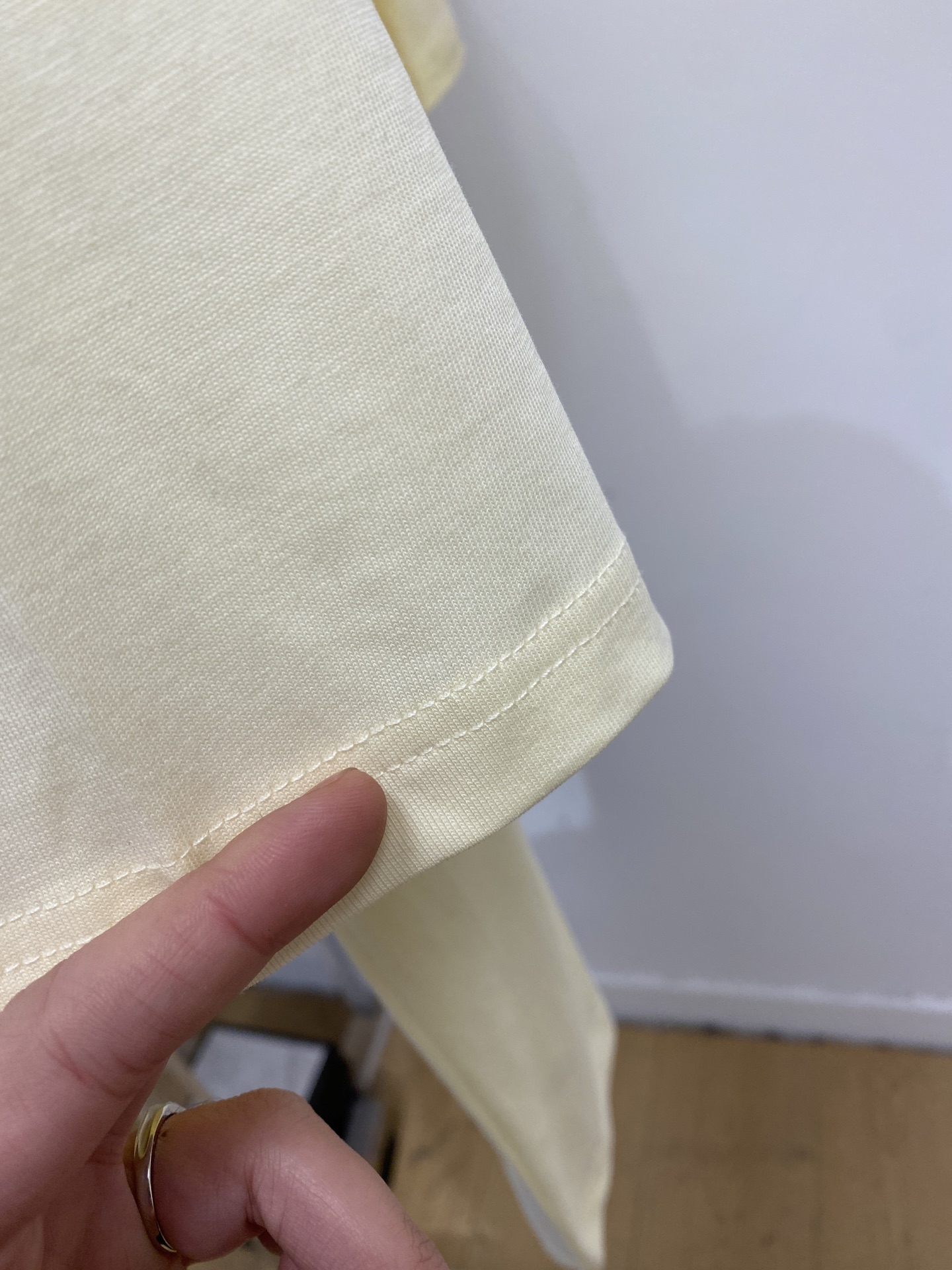 Celine 赛琳、2026新品短袖T恤，帅气时尚，简约百搭款。胸前精致刺绣图案logo，面料棉 不仅挺