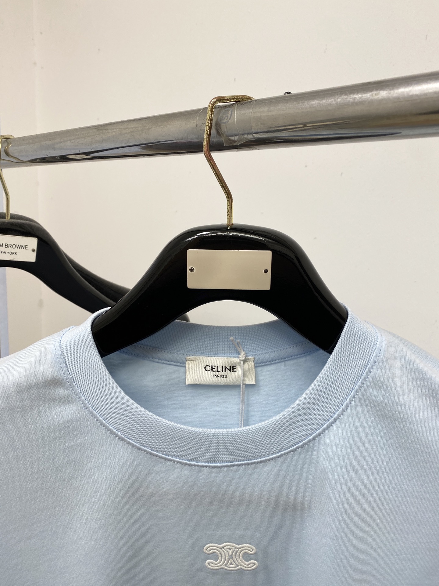 Celine 赛琳、2026新品短袖T恤，帅气时尚，简约百搭款。胸前精致刺绣图案logo，面料棉 不仅挺