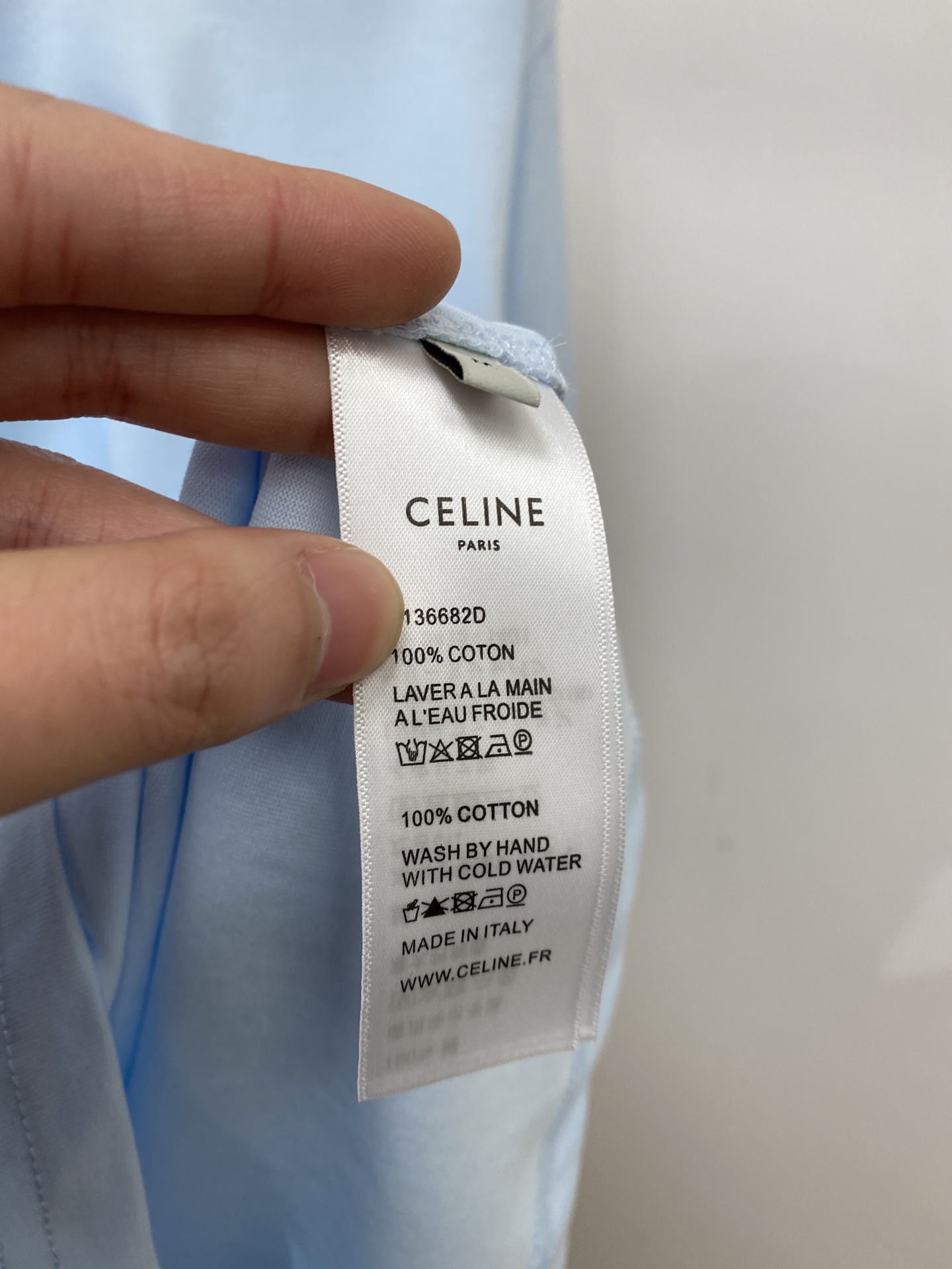 Celine 赛琳、2026新品短袖T恤，帅气时尚，简约百搭款。胸前精致刺绣图案logo，面料棉 不仅挺