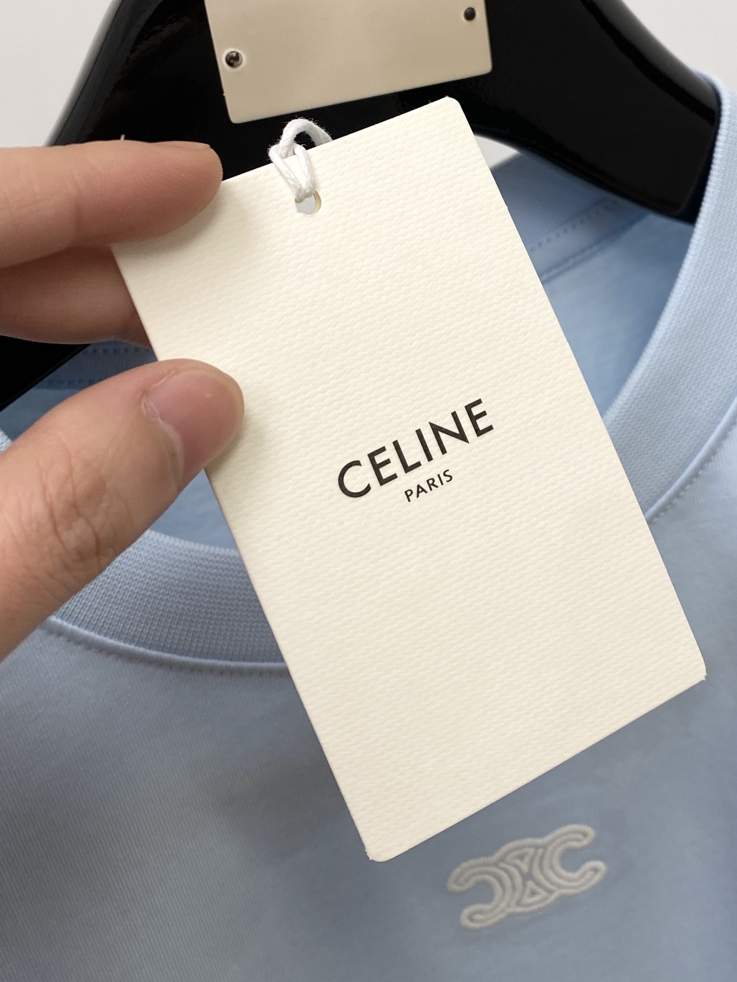 Celine 赛琳、2026新品短袖T恤，帅气时尚，简约百搭款。胸前精致刺绣图案logo，面料棉 不仅挺