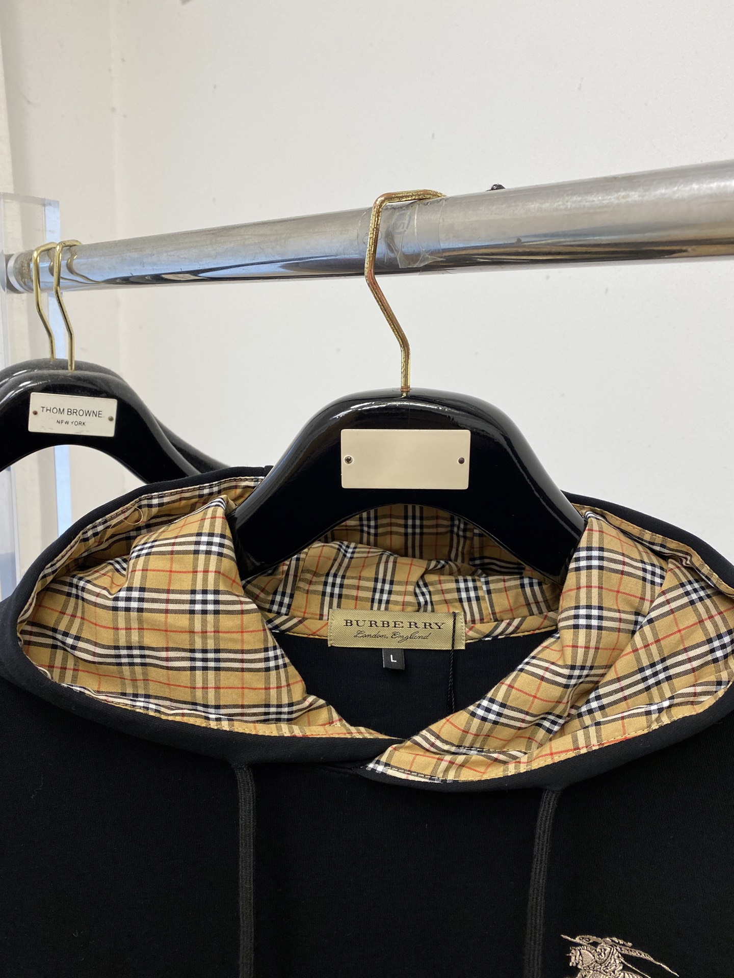 🌾退换！ 巴宝莉、2025新品卫衣，帅气时尚，胸前精致刺绣字母图案logo，简约百搭款。面料棉 不仅挺括